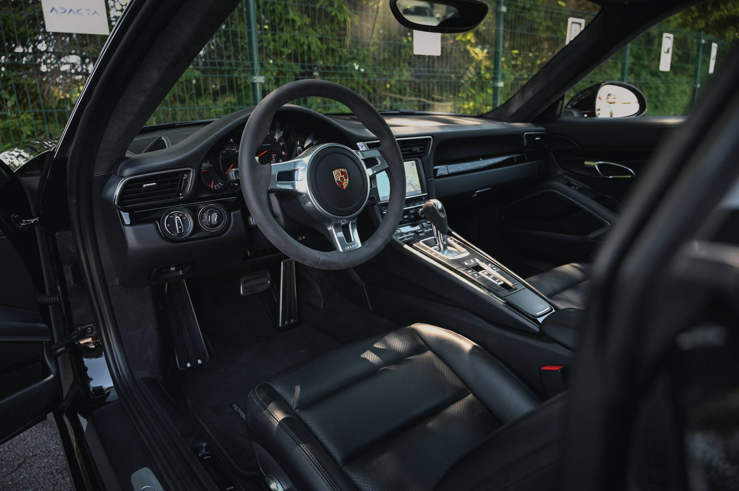 Porsche-911-Carrera-10