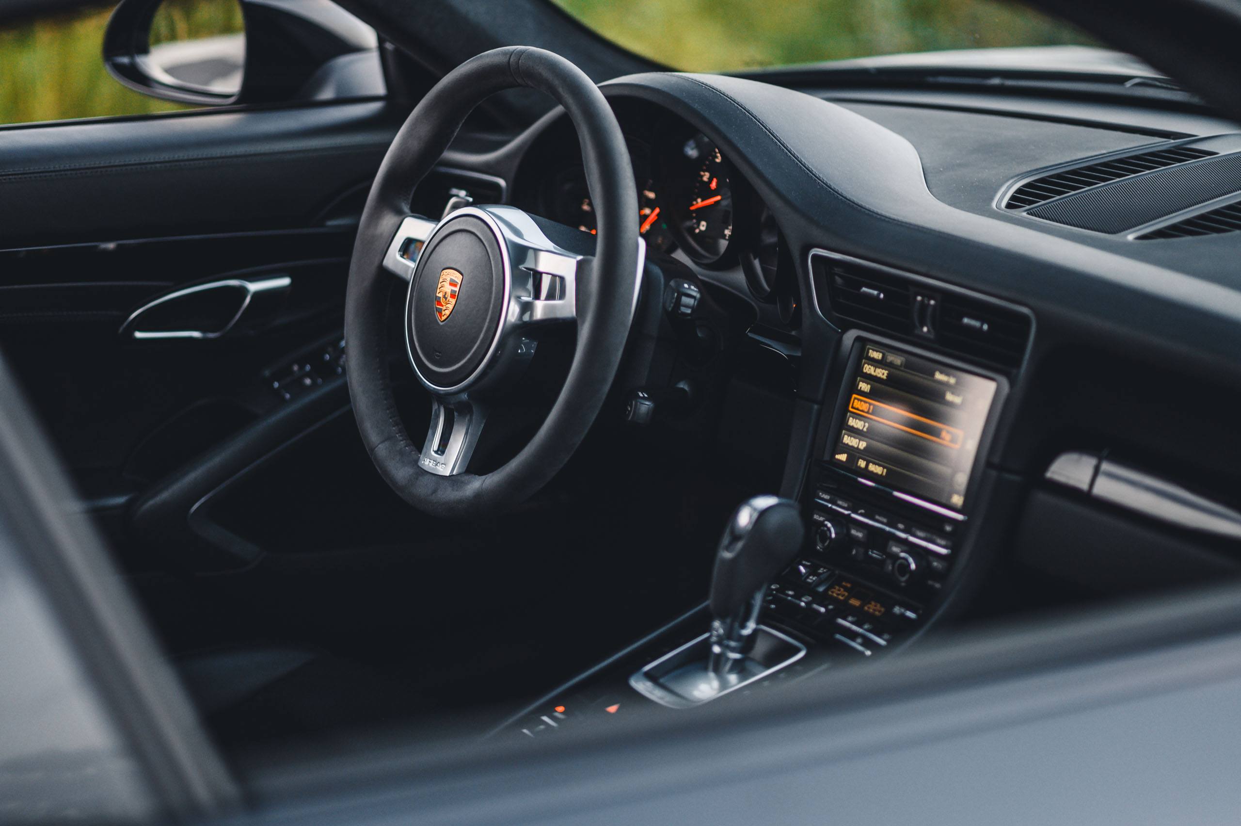 Porsche-911-Carrera-10