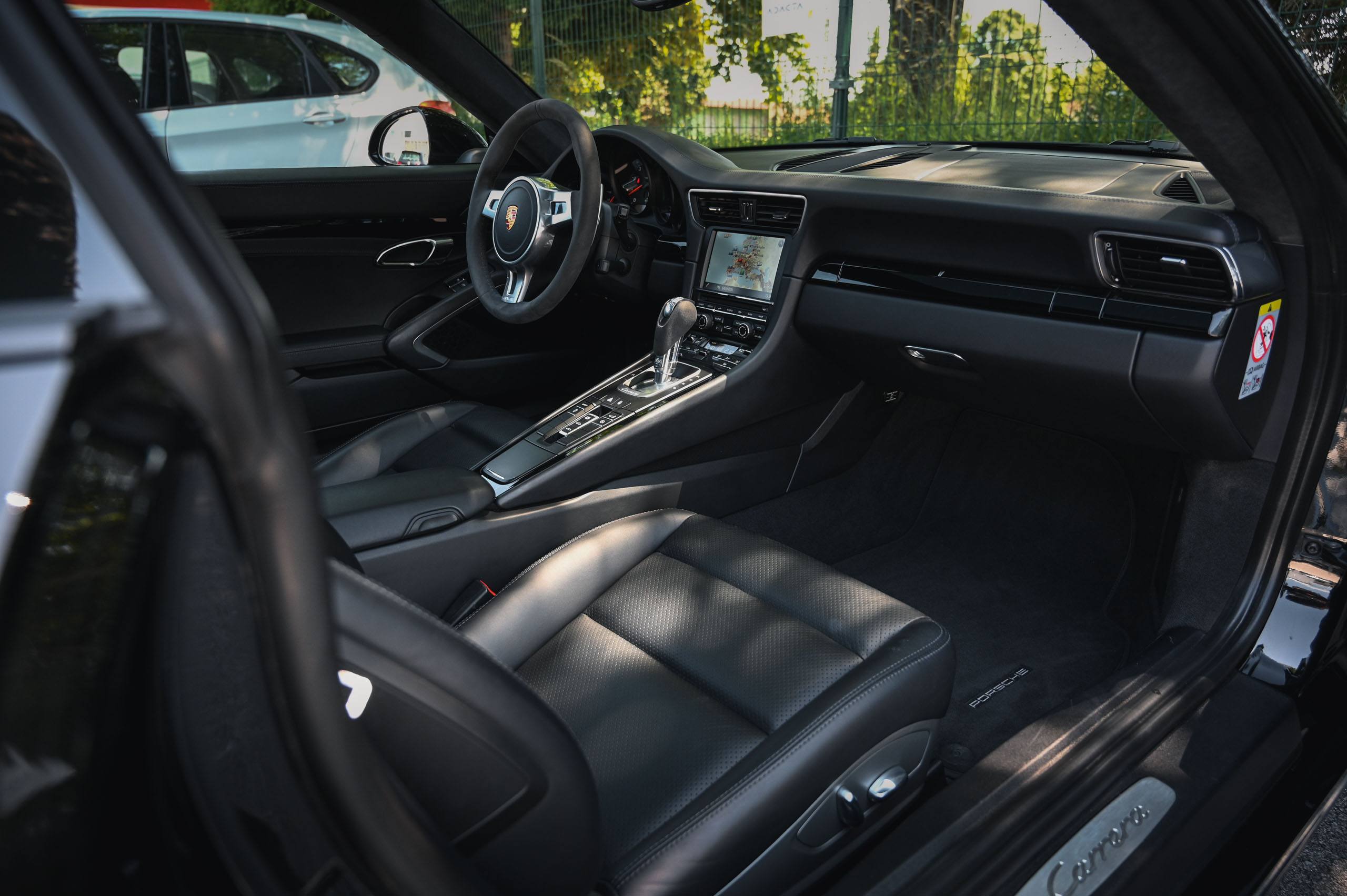 Porsche-911-Carrera-11