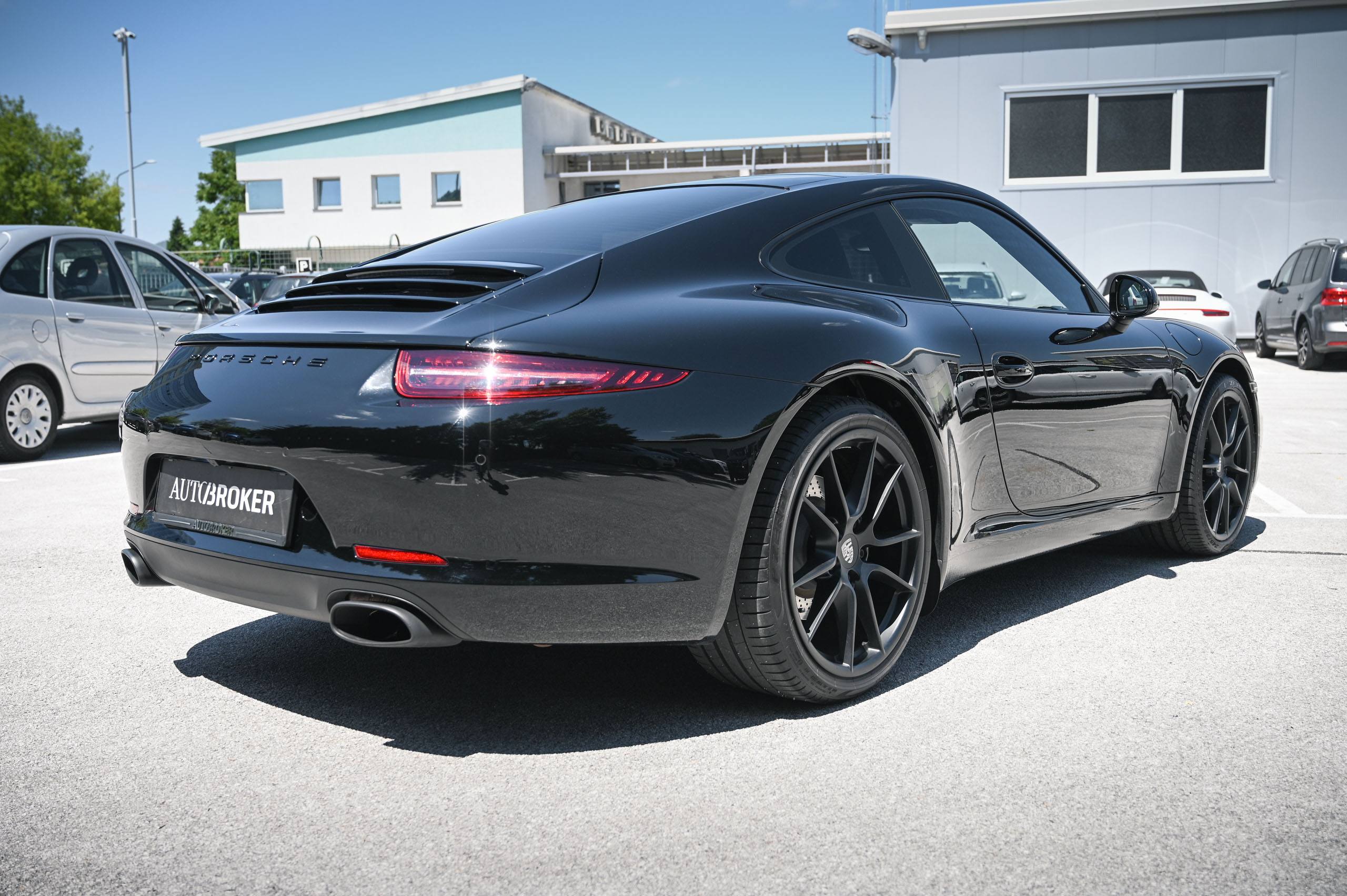 Porsche-911-Carrera-4