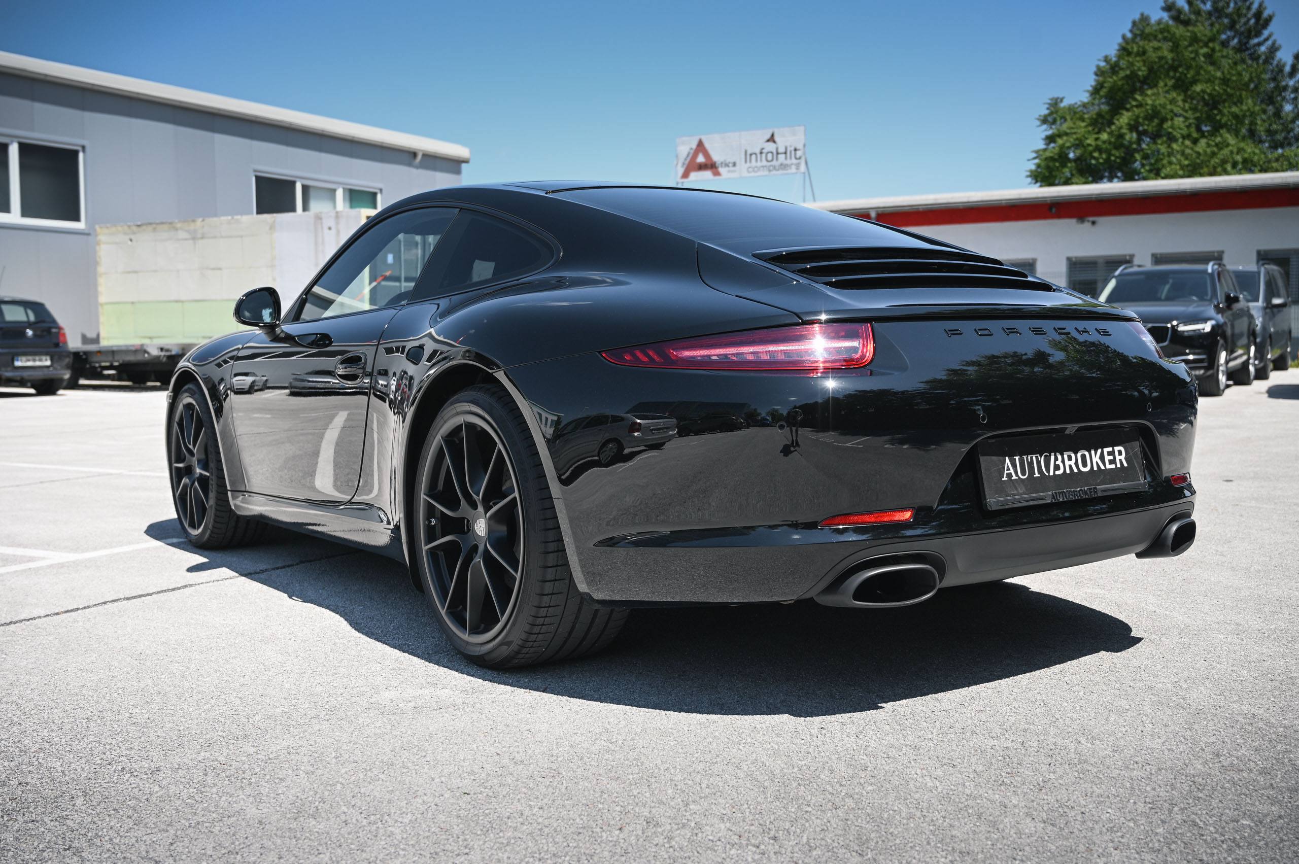 Porsche-911-Carrera-6