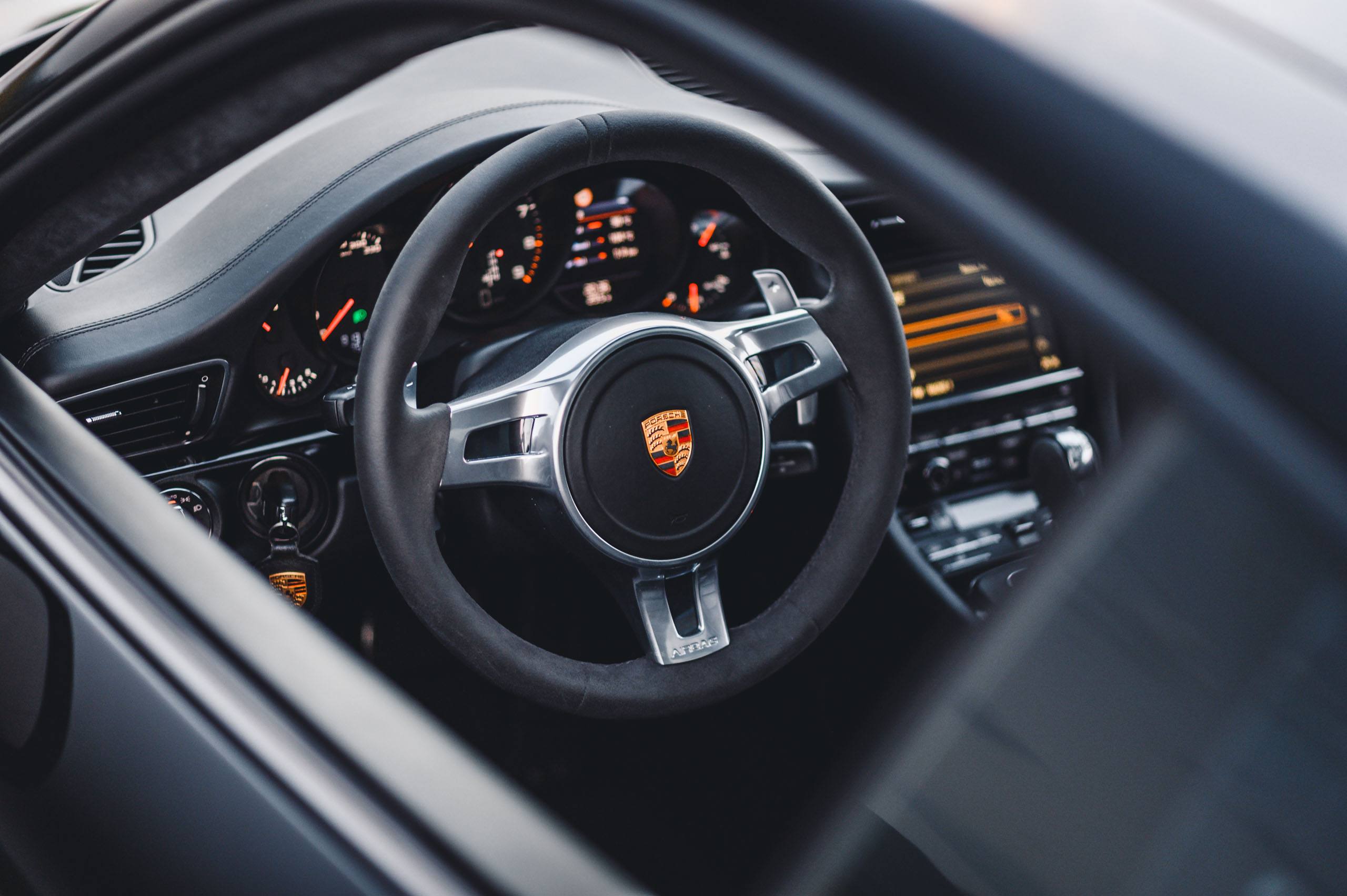 Porsche-911-Carrera-8