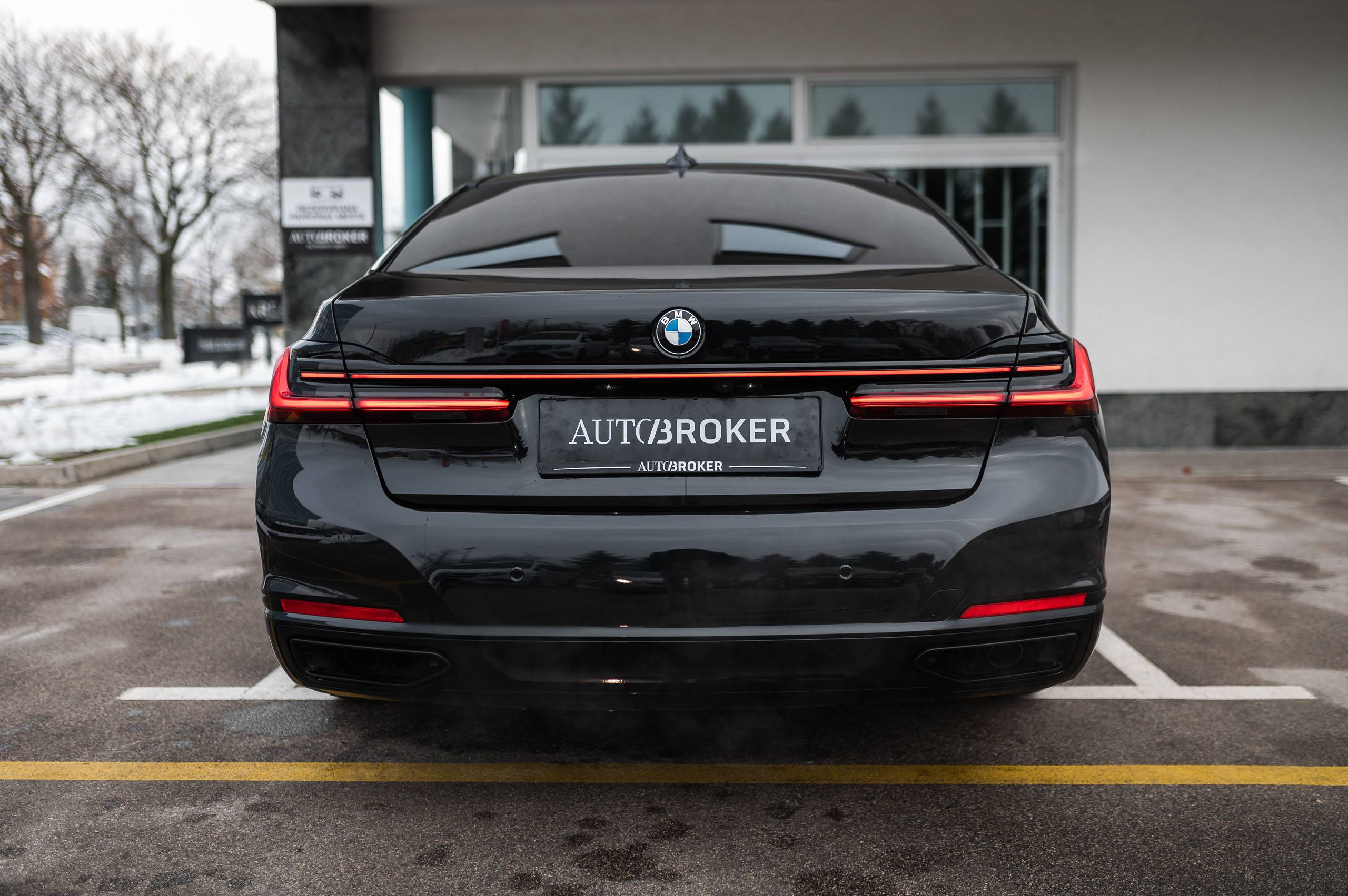 BMW-750i-10