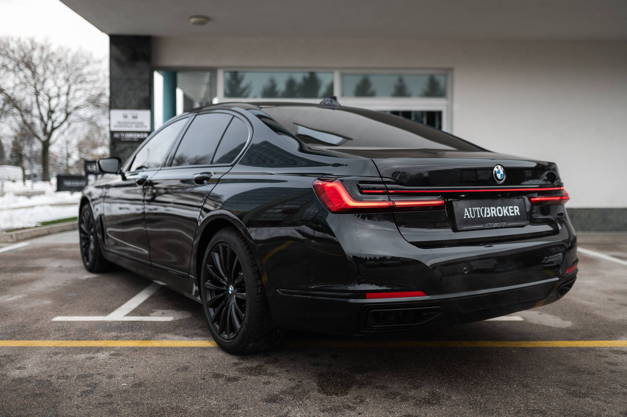 BMW-750i-11
