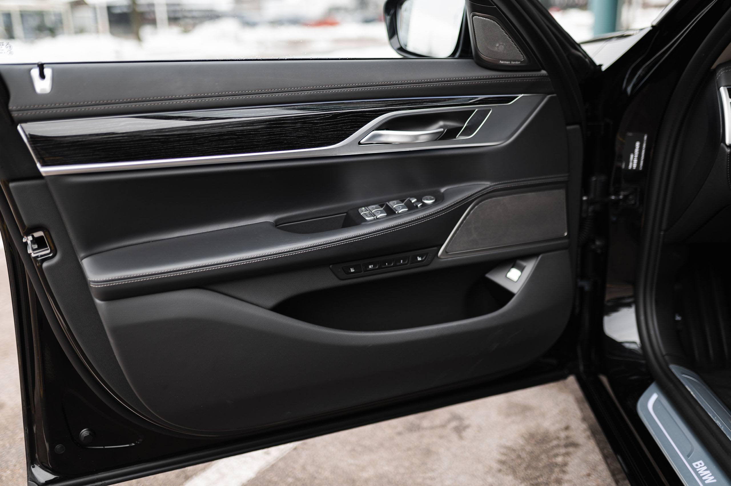 BMW-750i-15