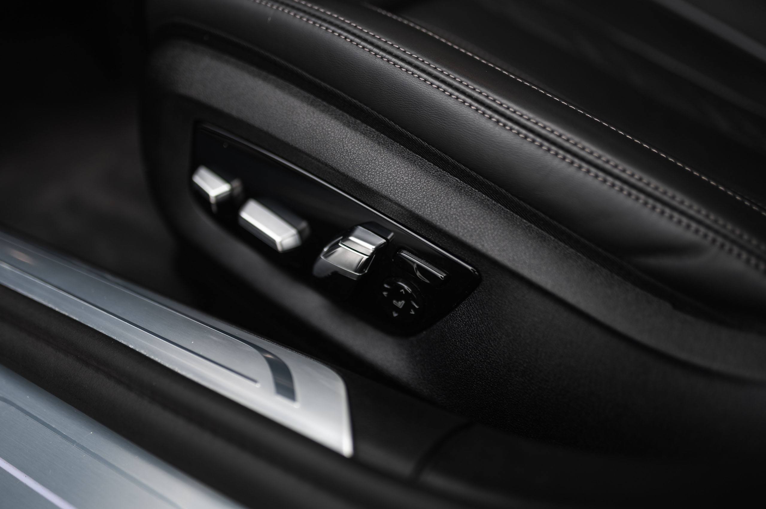 BMW-750i-17