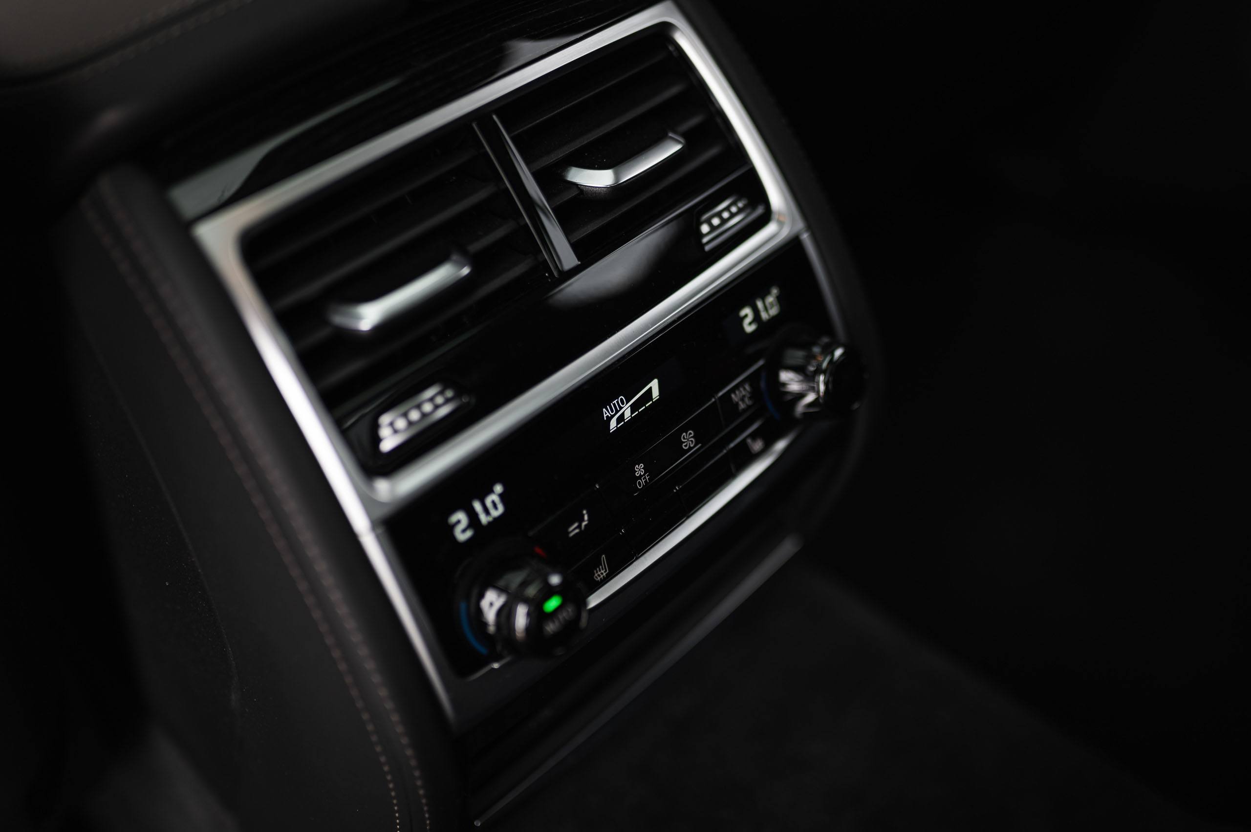 BMW-750i-19