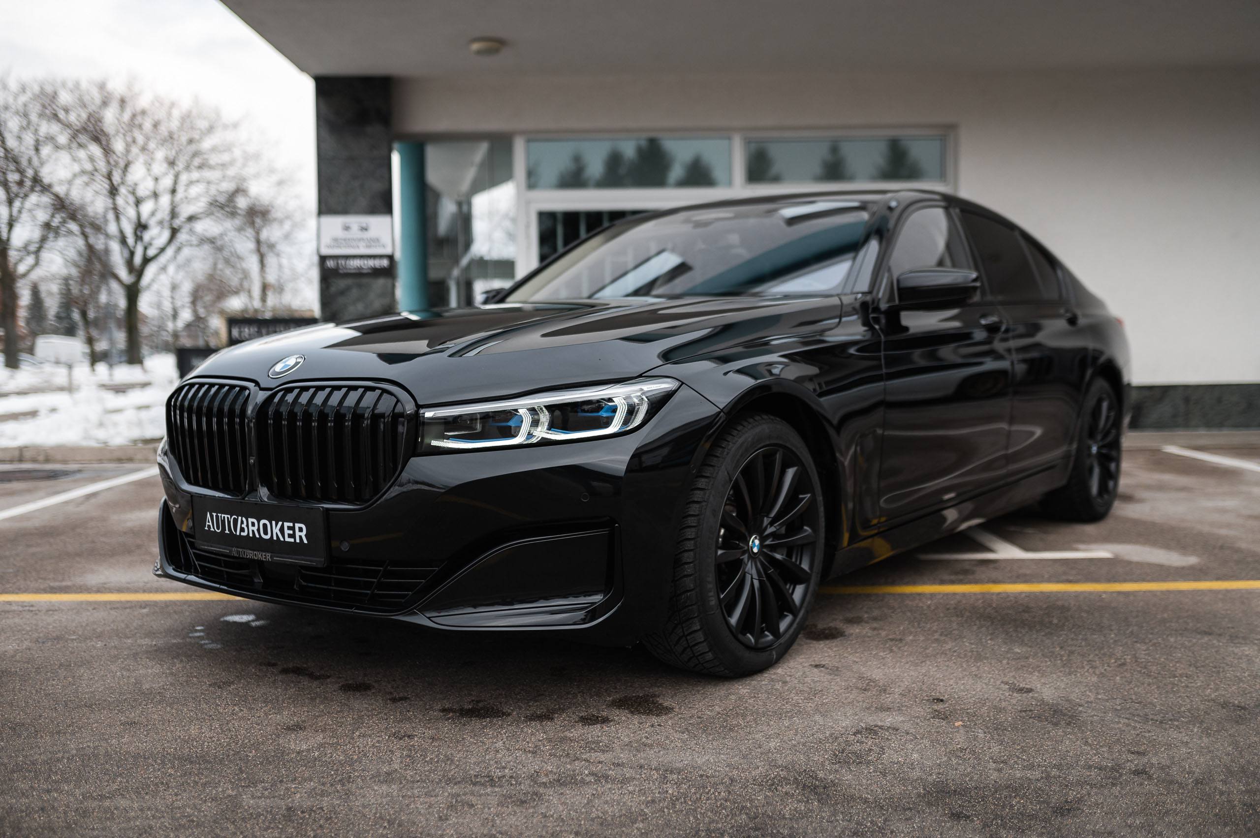 BMW-750i-2