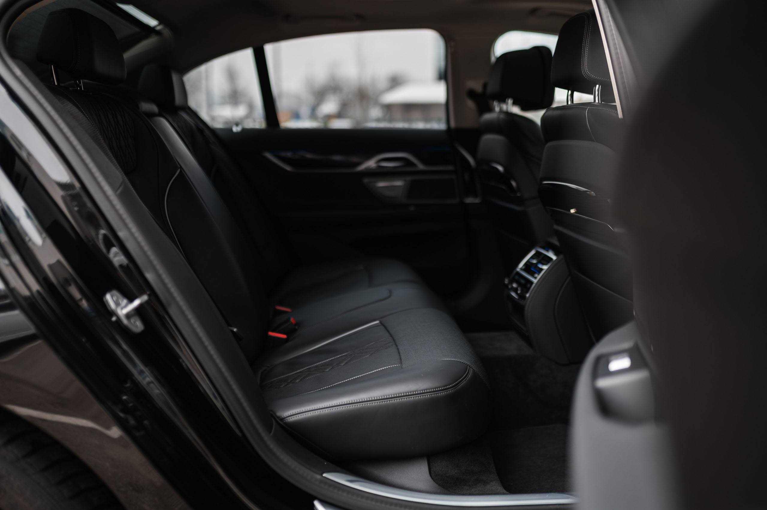 BMW-750i-20