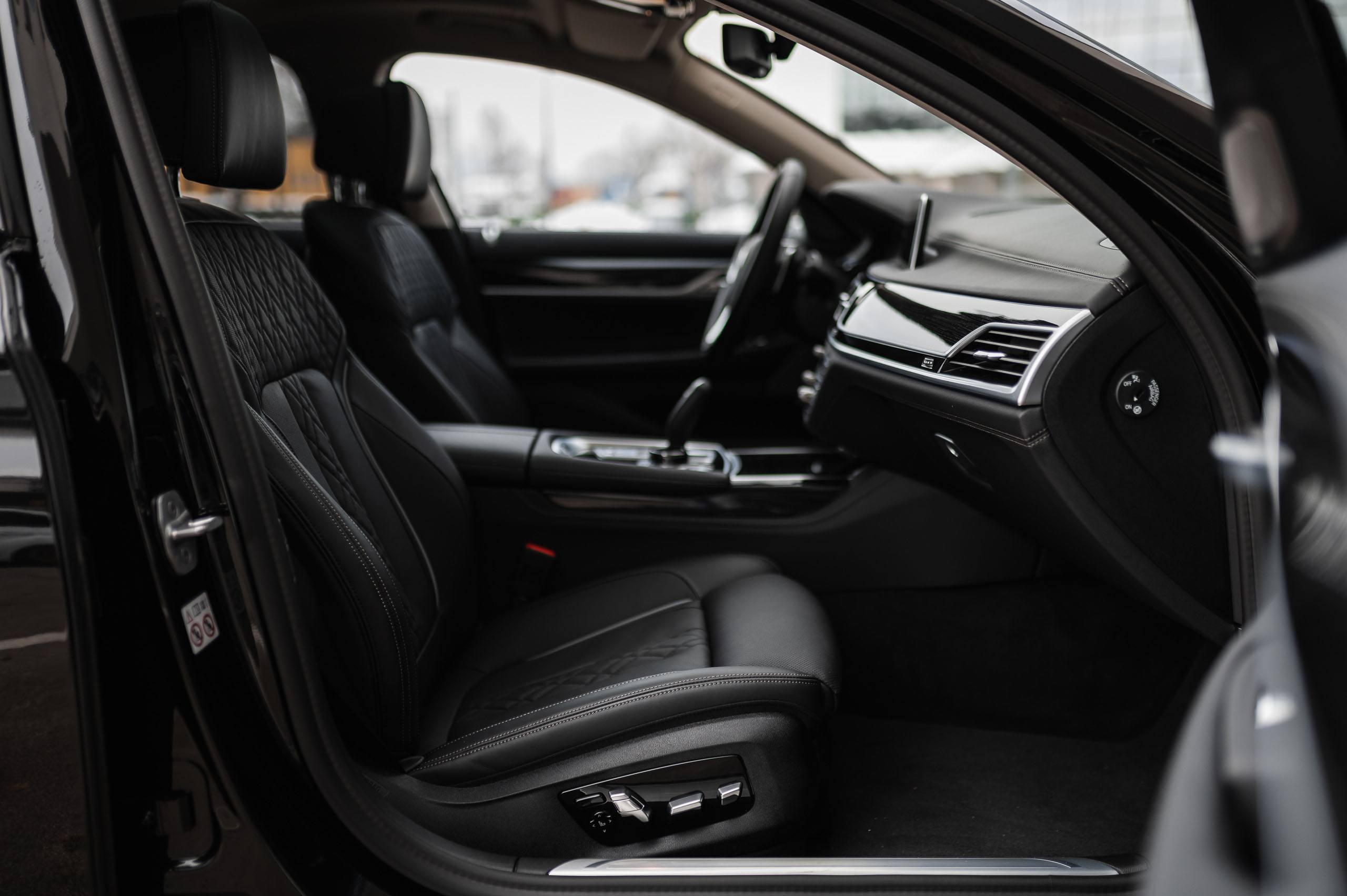 BMW-750i-22