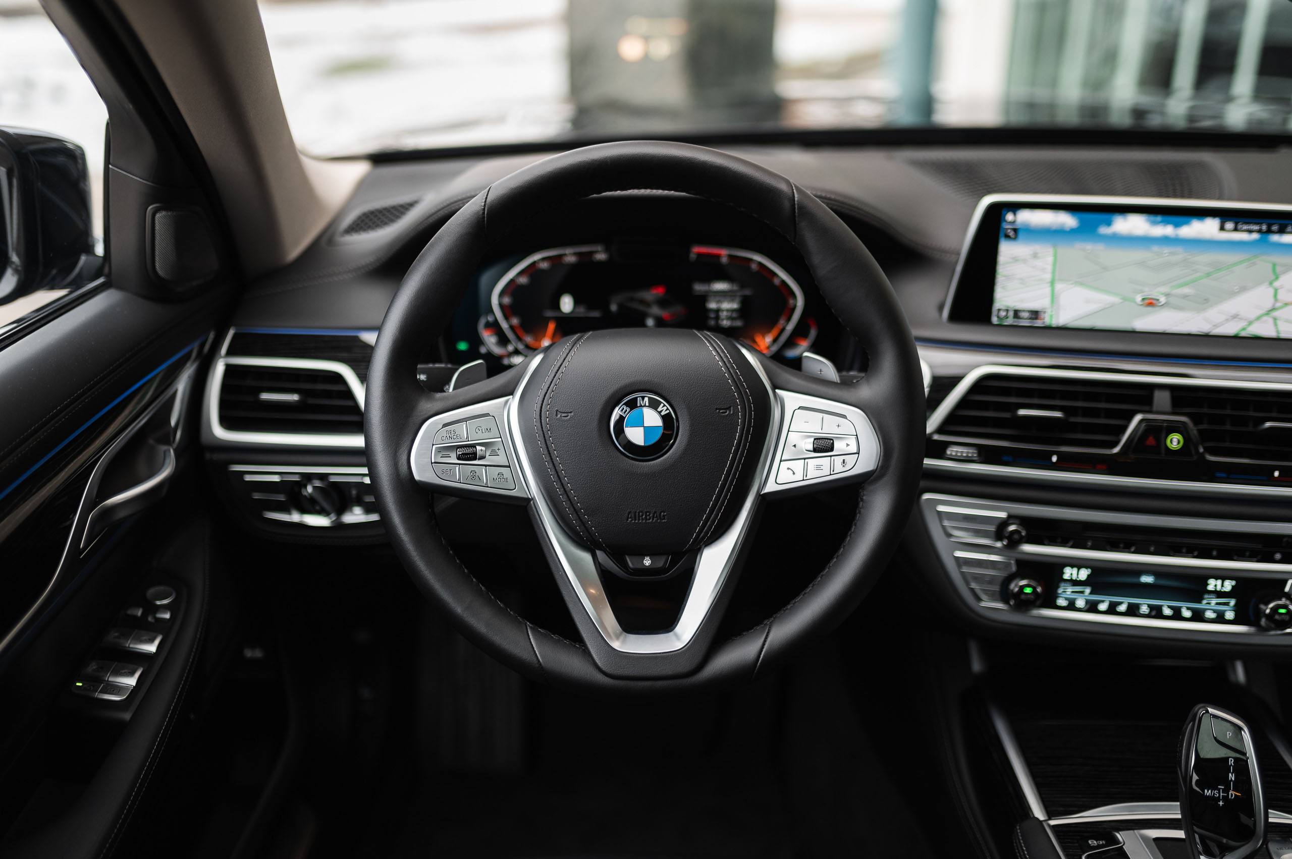 BMW-750i-26