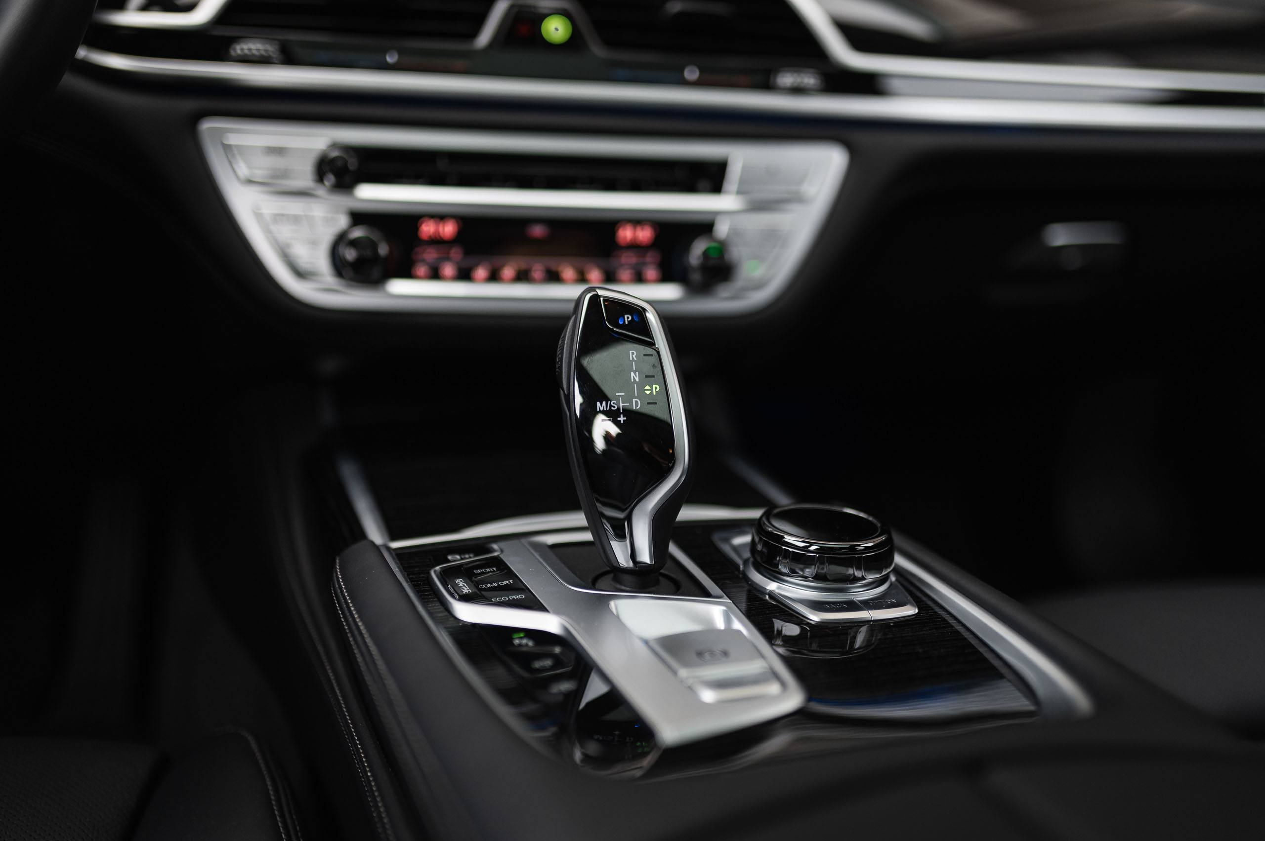 BMW-750i-27