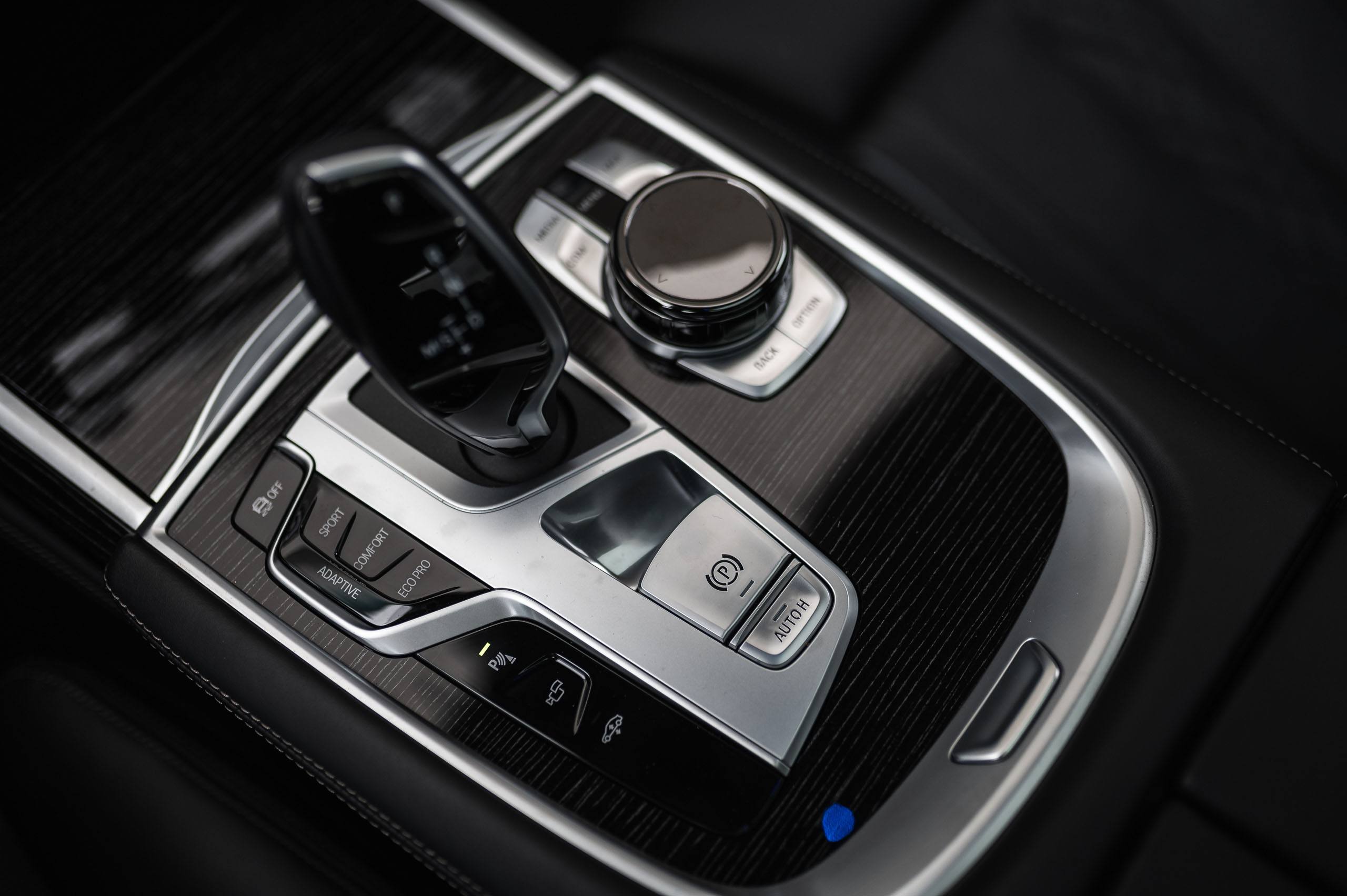 BMW-750i-30