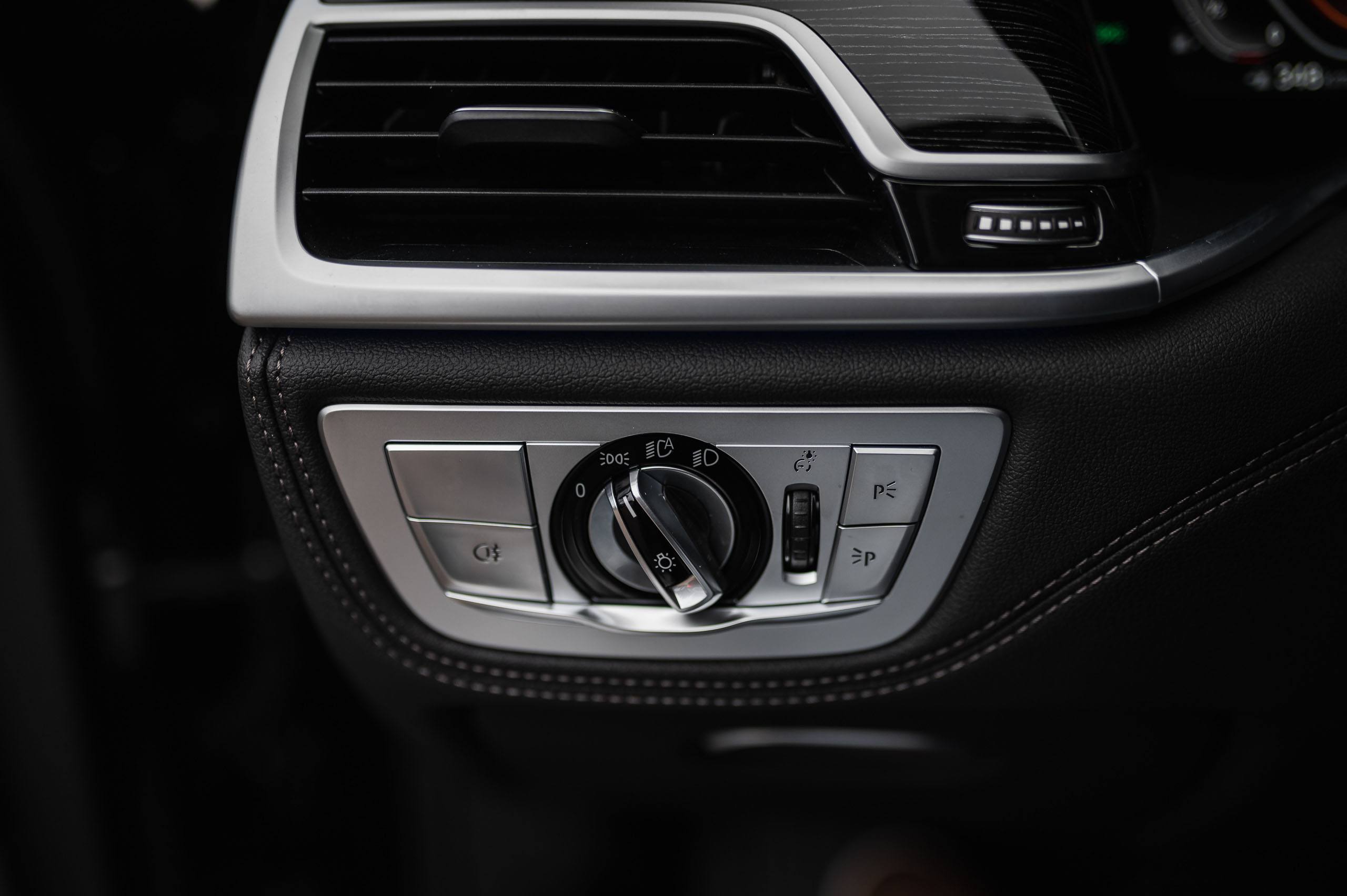 BMW-750i-31