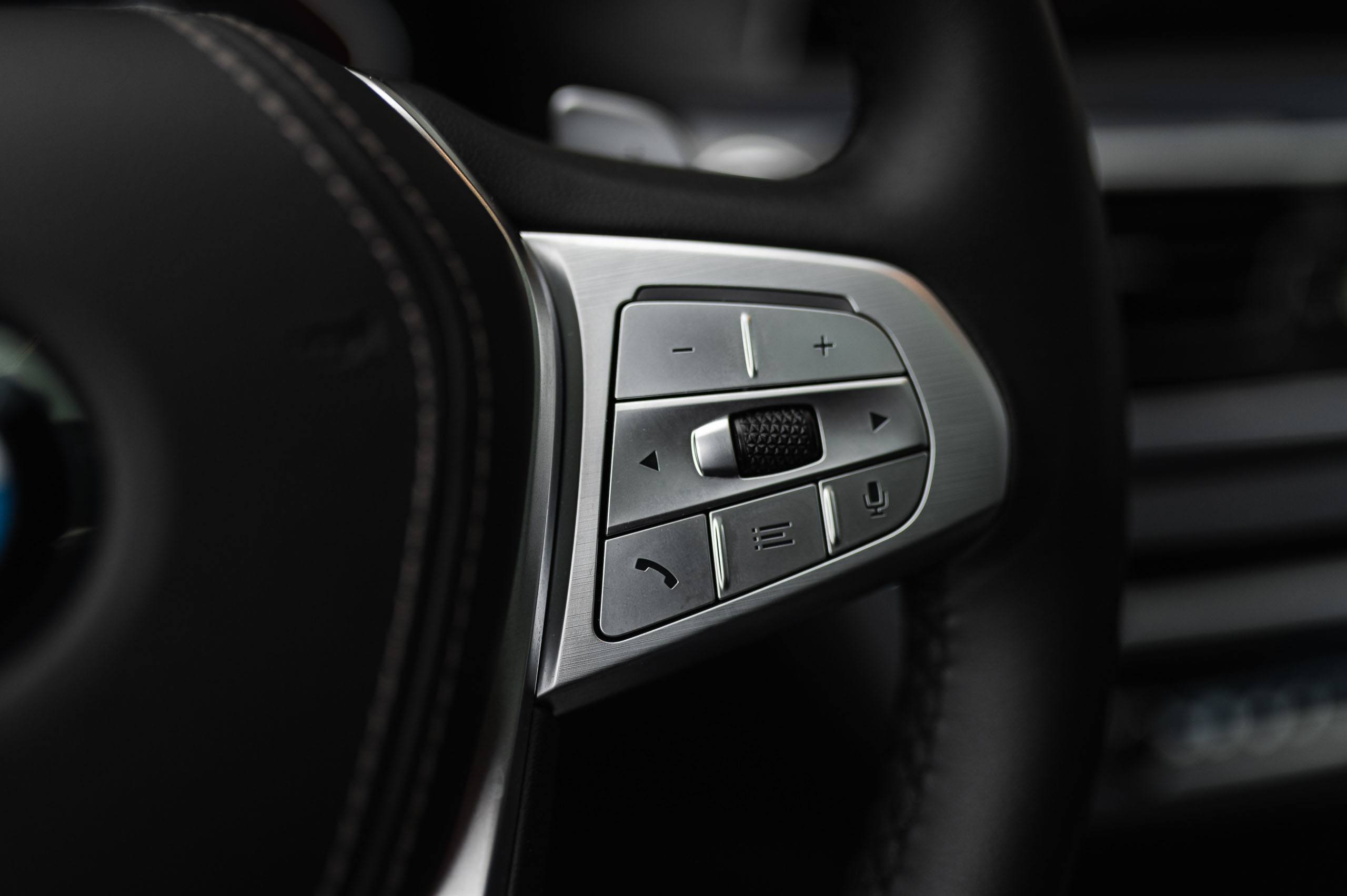 BMW-750i-33