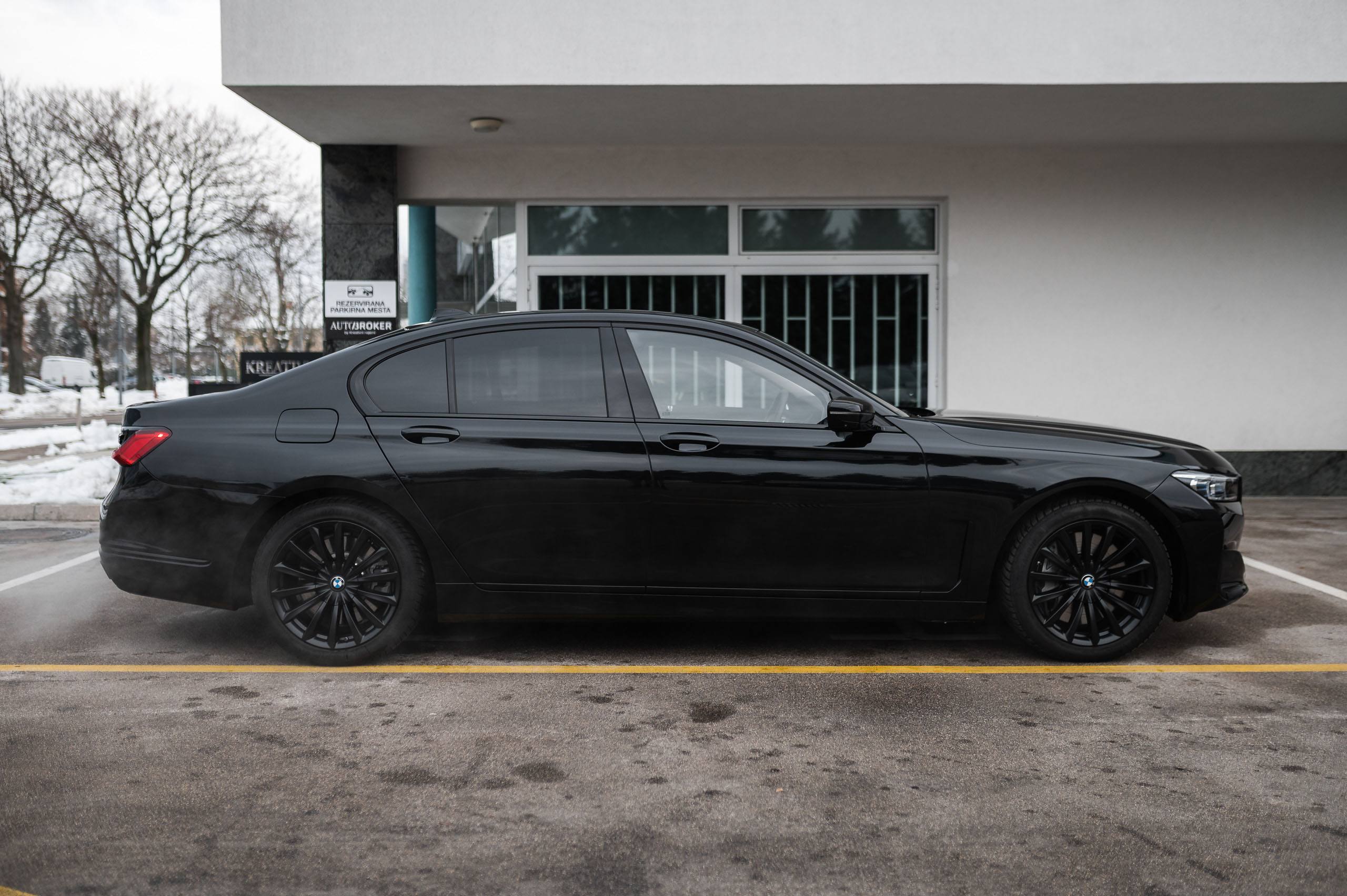 BMW-750i-5