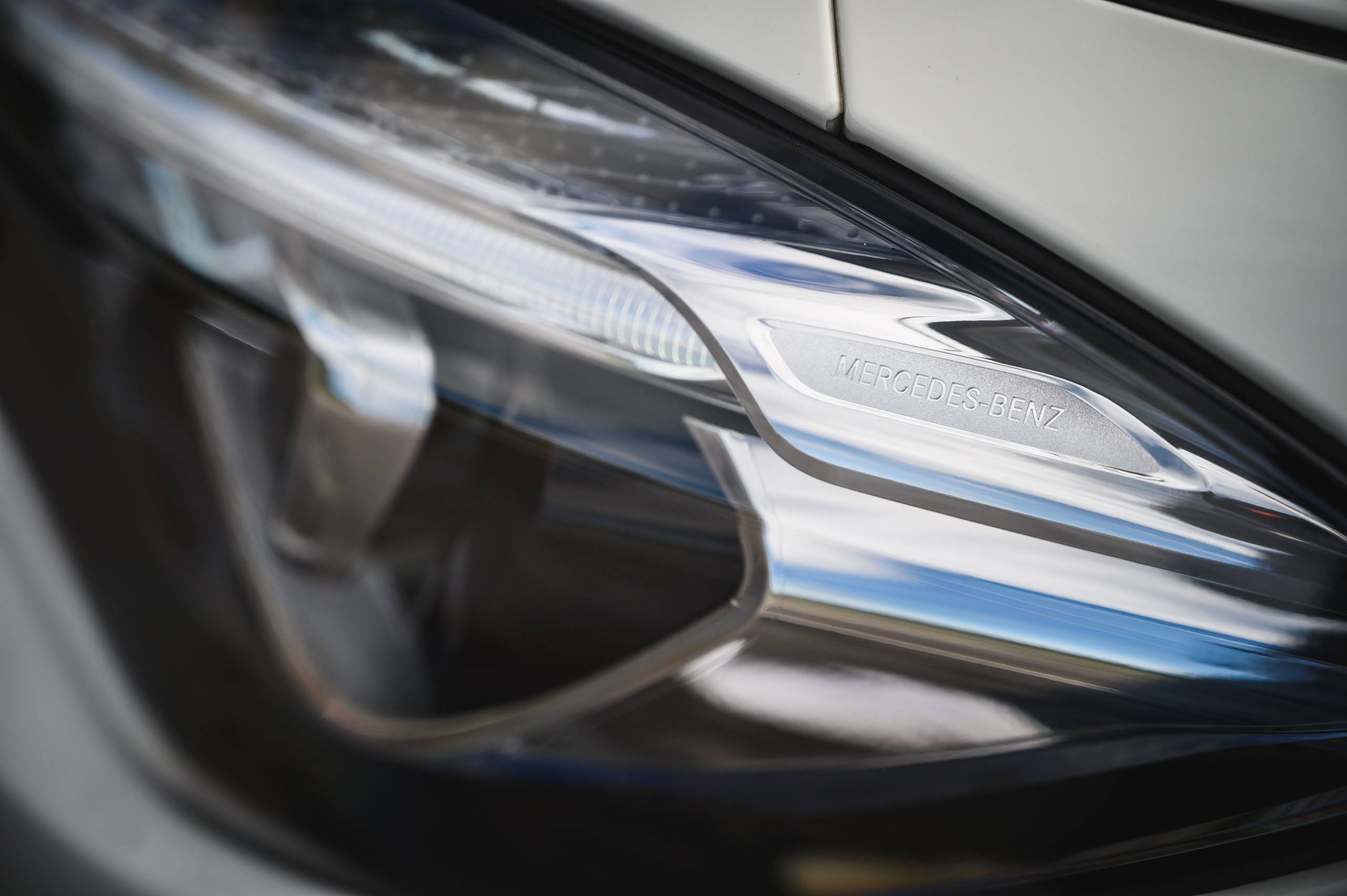 Mercedes-Benz-CLA220d-White-10