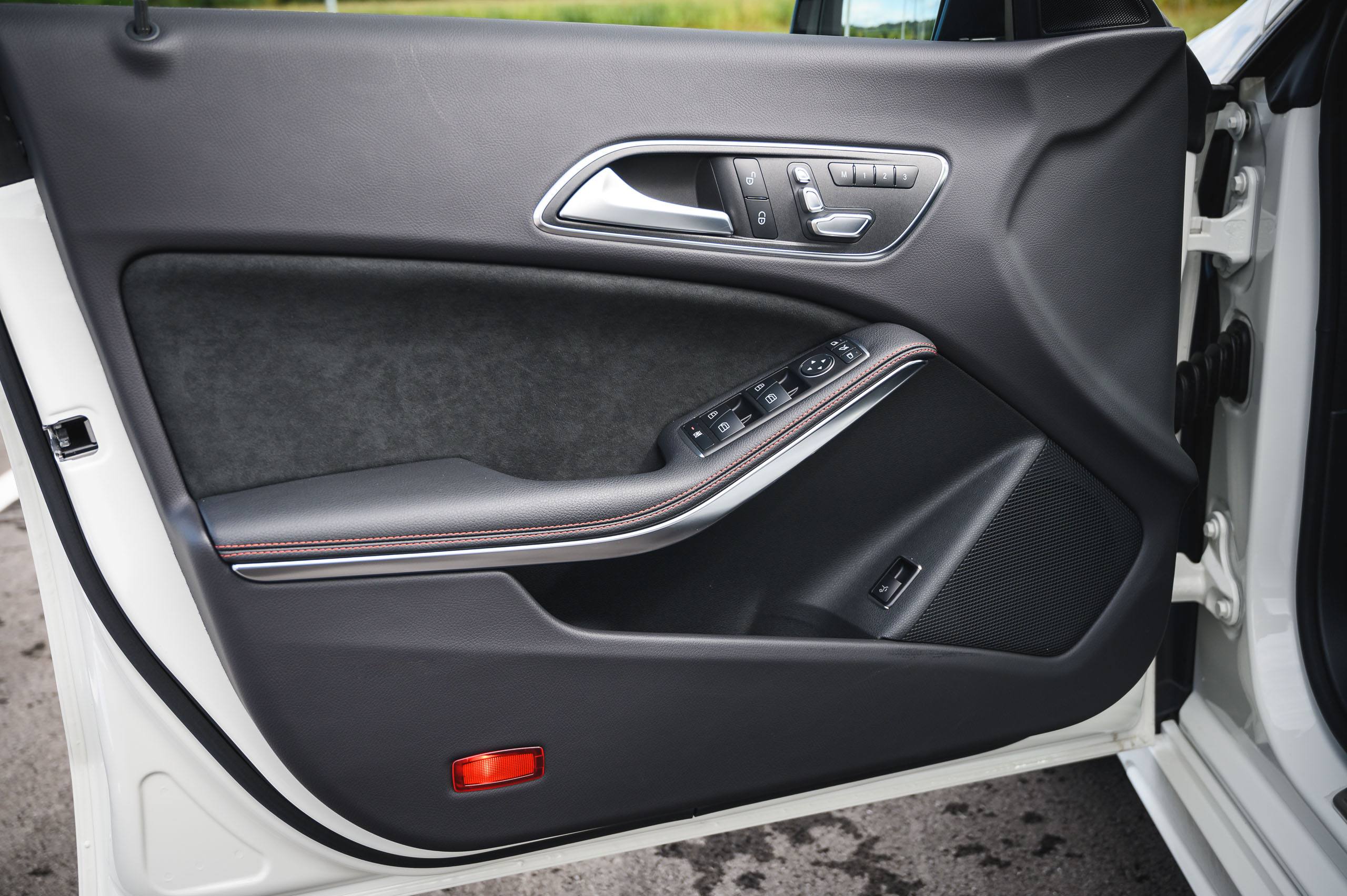 Mercedes-Benz-CLA220d-White-16