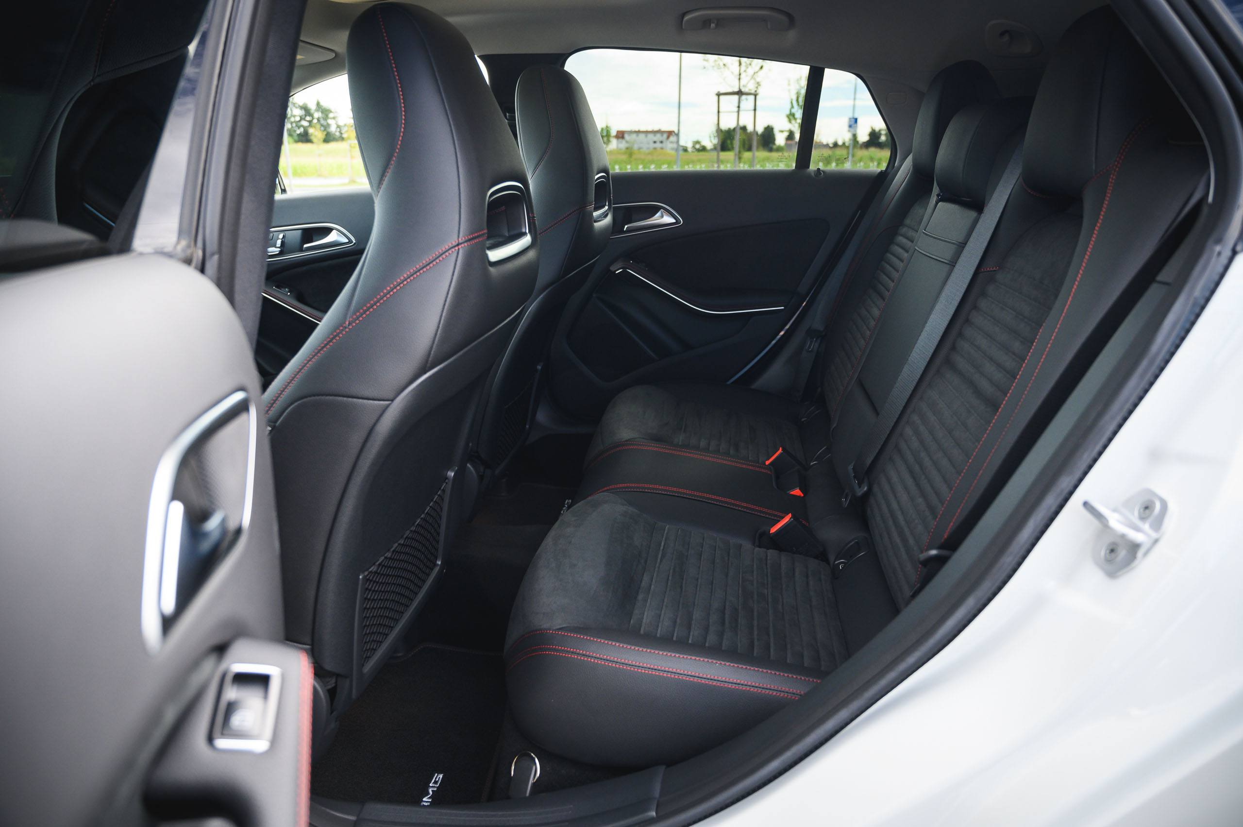 Mercedes-Benz-CLA220d-White-24