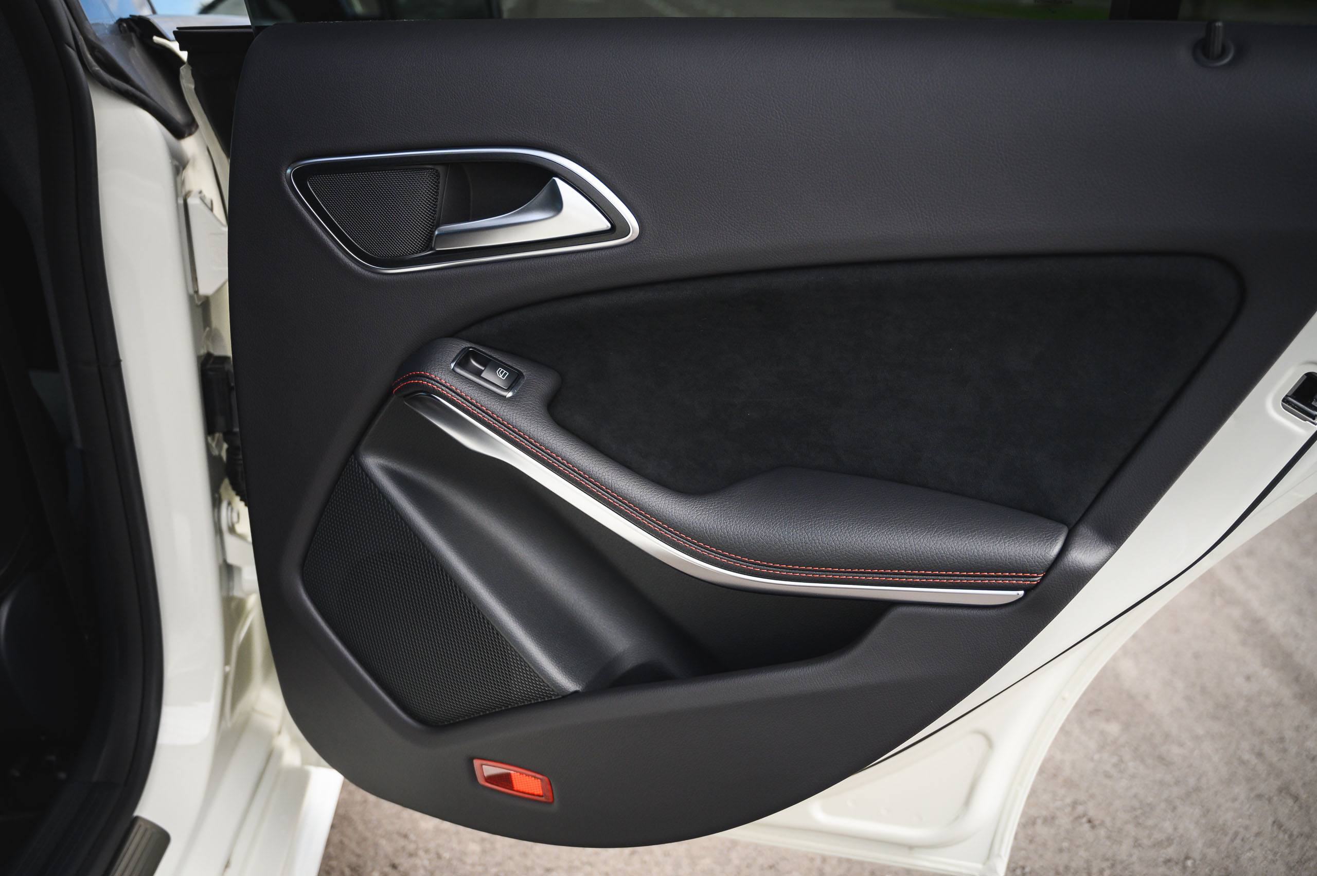 Mercedes-Benz-CLA220d-White-25