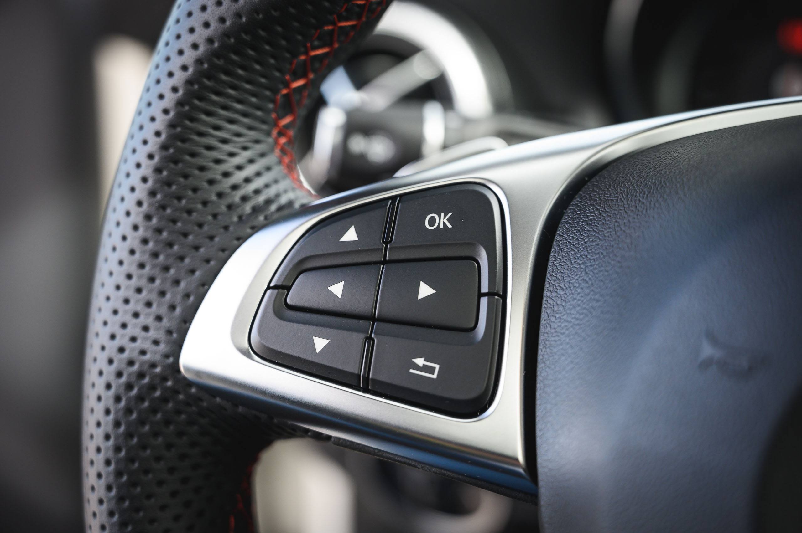 Mercedes-Benz-CLA220d-White-39