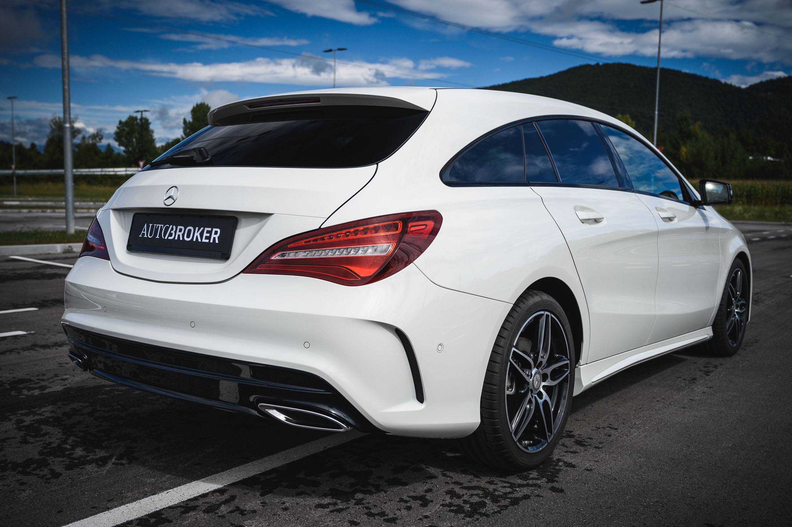 Mercedes-Benz-CLA220d-White-5