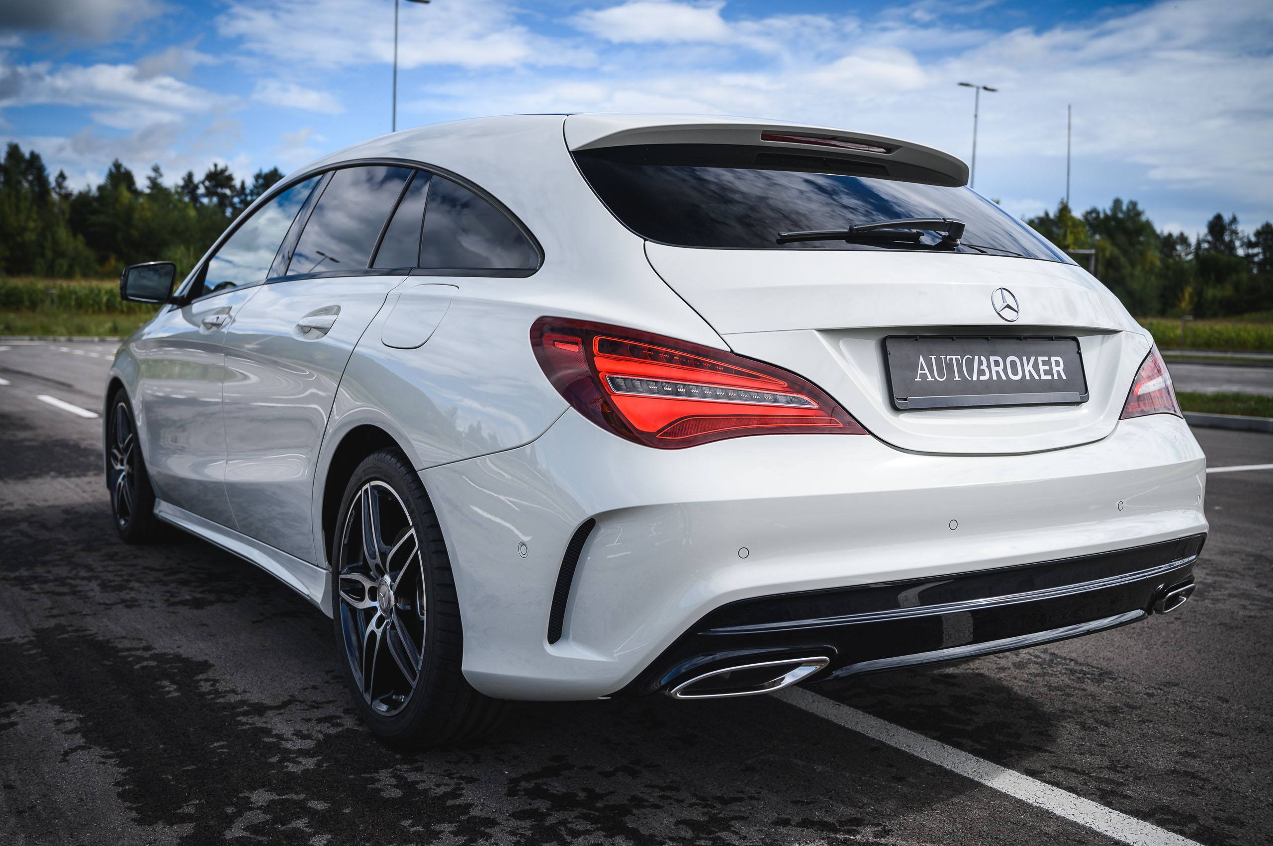 Mercedes-Benz-CLA220d-White-7