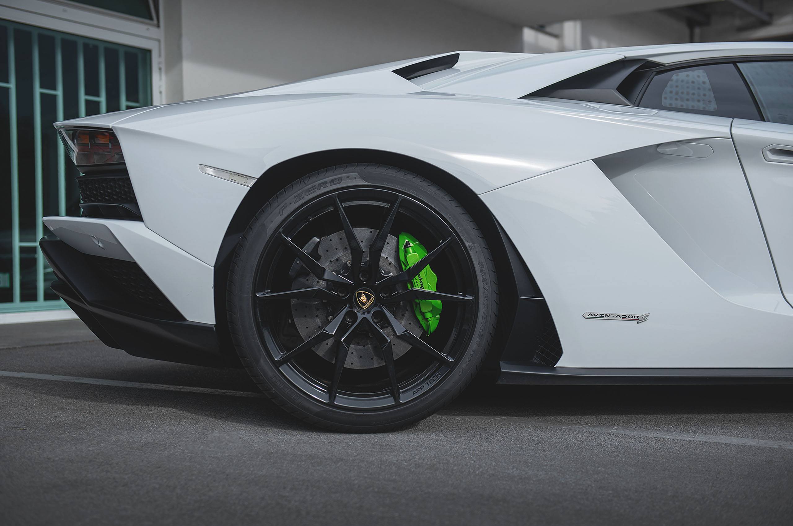 Lamborghini Aventador S-11