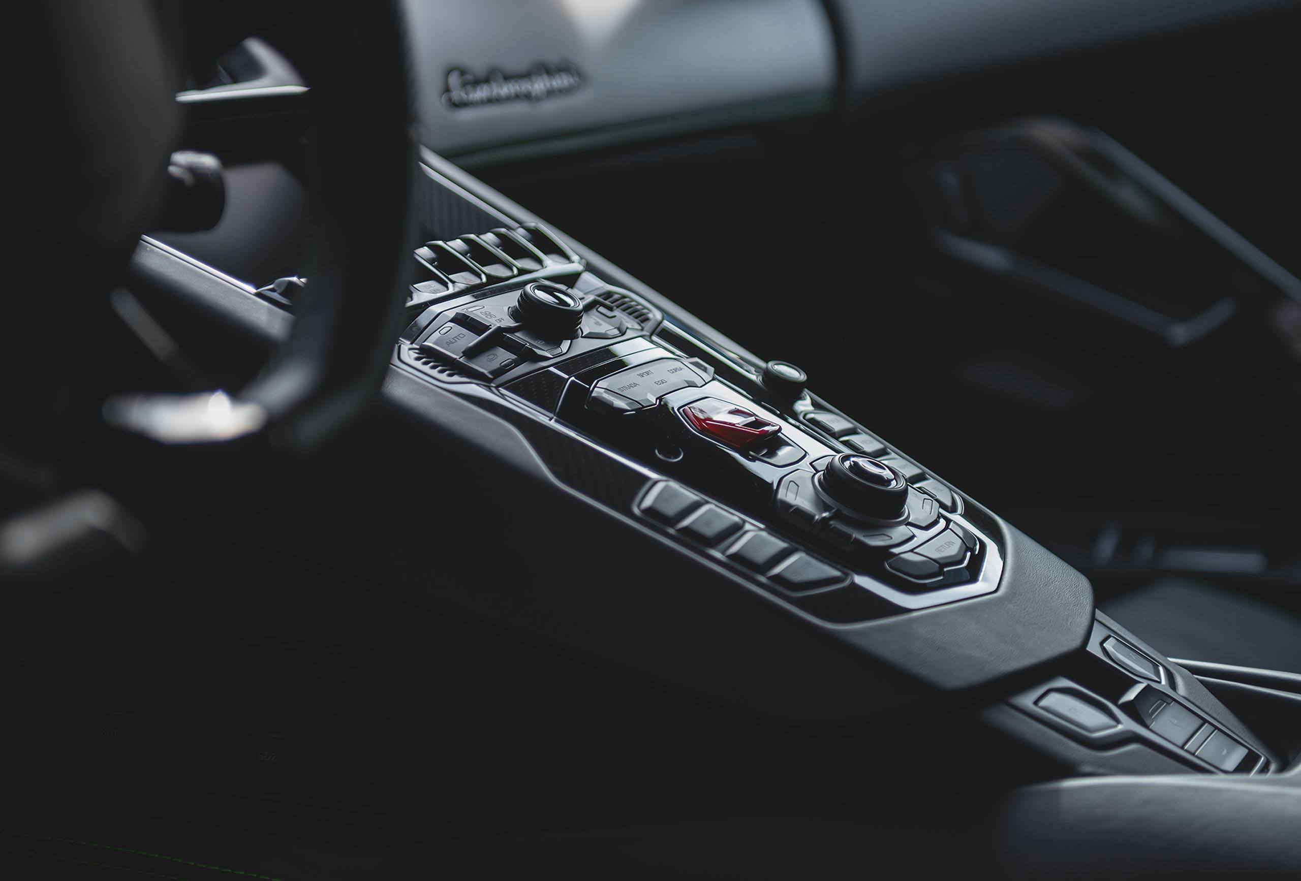 Lamborghini Aventador S-13