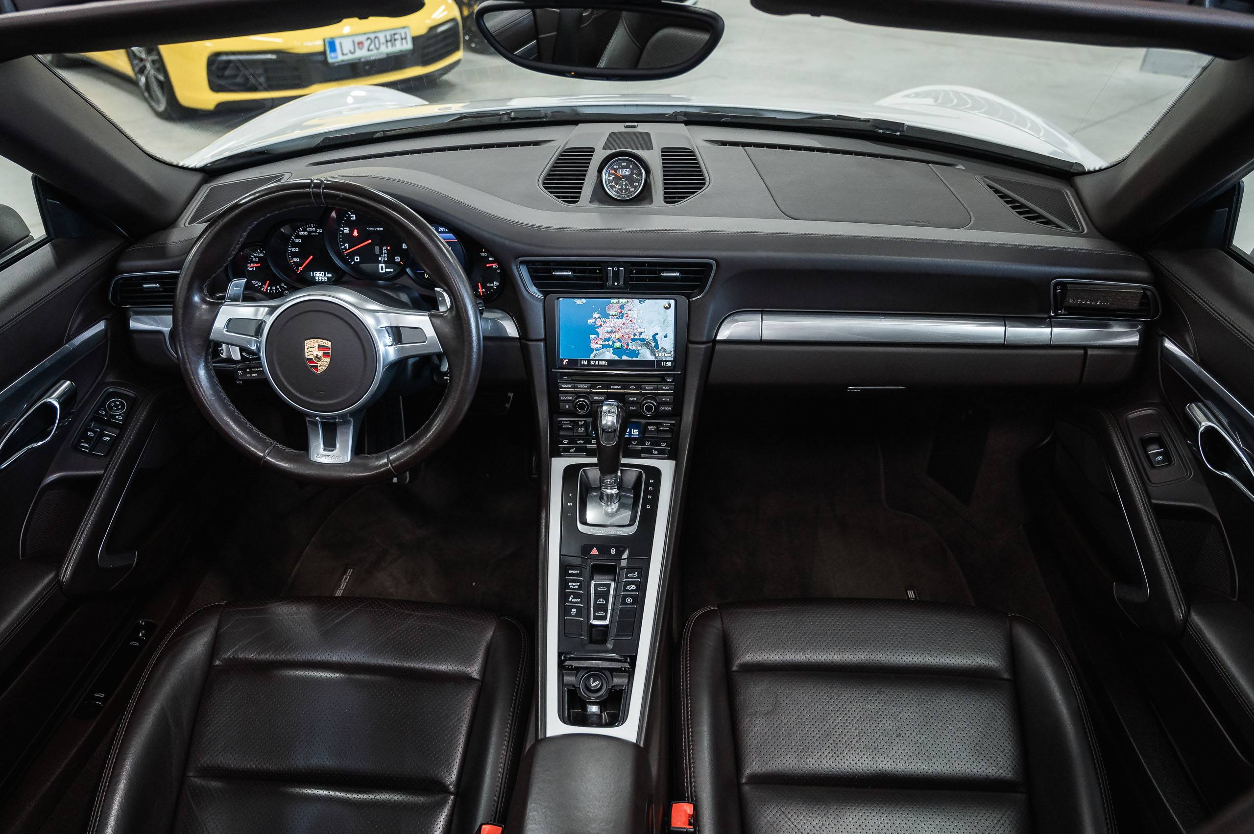 Porsche-Carrera-911-S-Cabrio-991-16