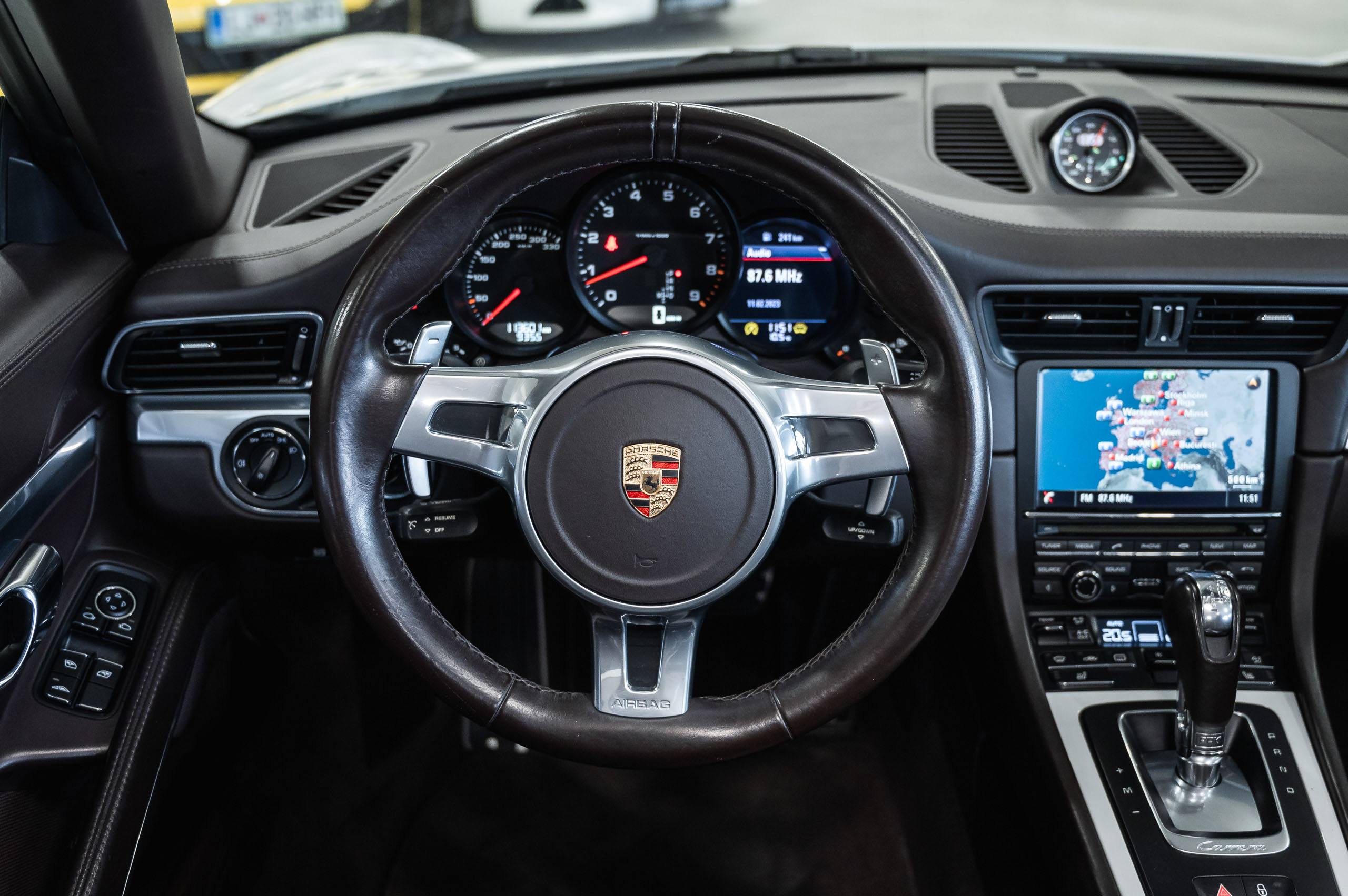 Porsche-Carrera-911-S-Cabrio-991-17