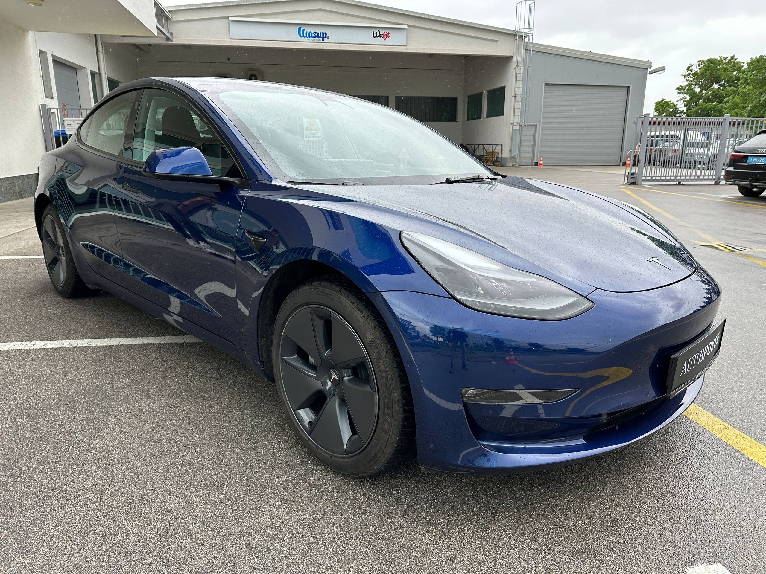 Tesla-Model-3-LR-3