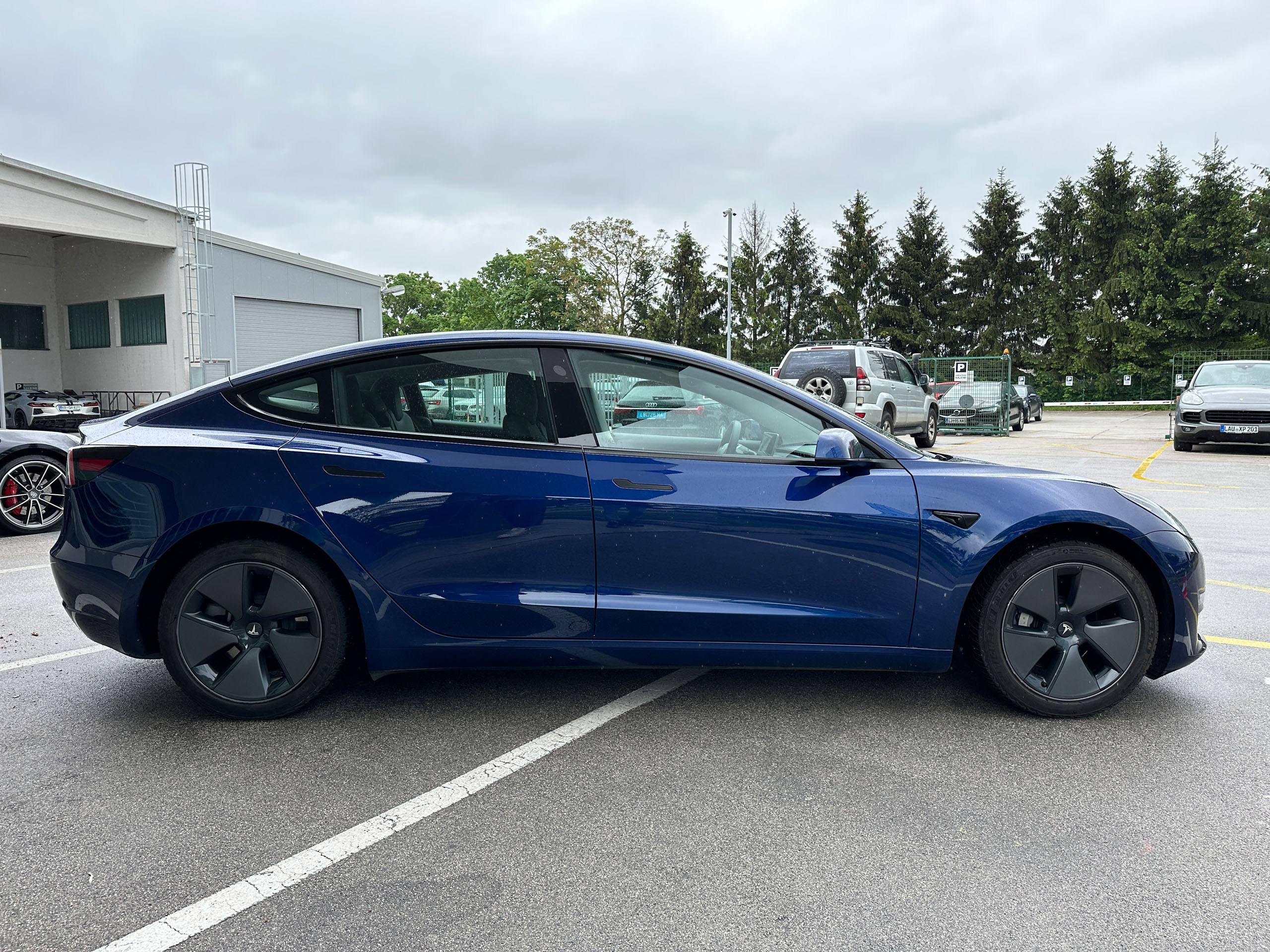 Tesla-Model-3-LR-4