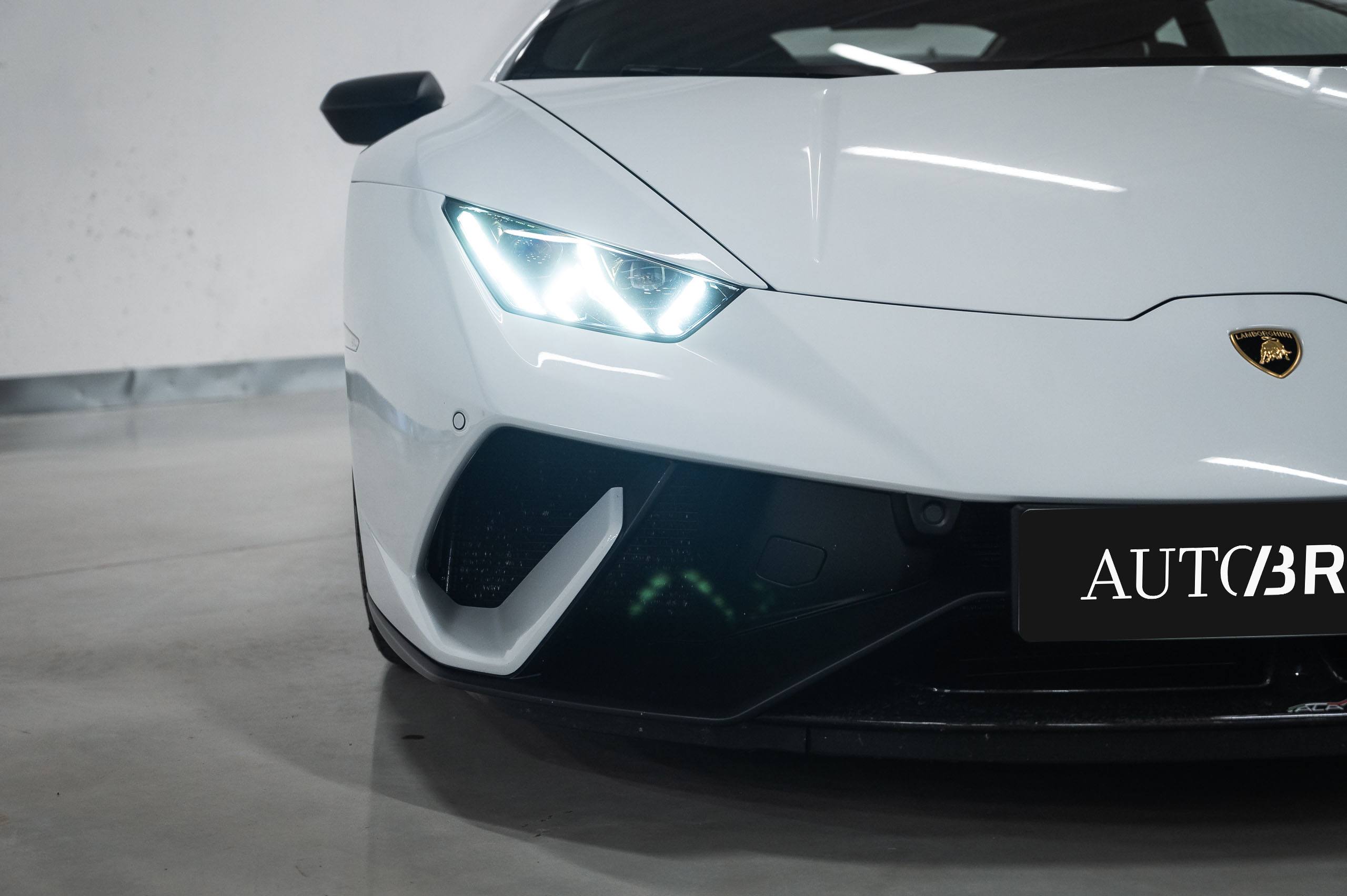 Lamborghini-H-Performante-White-10