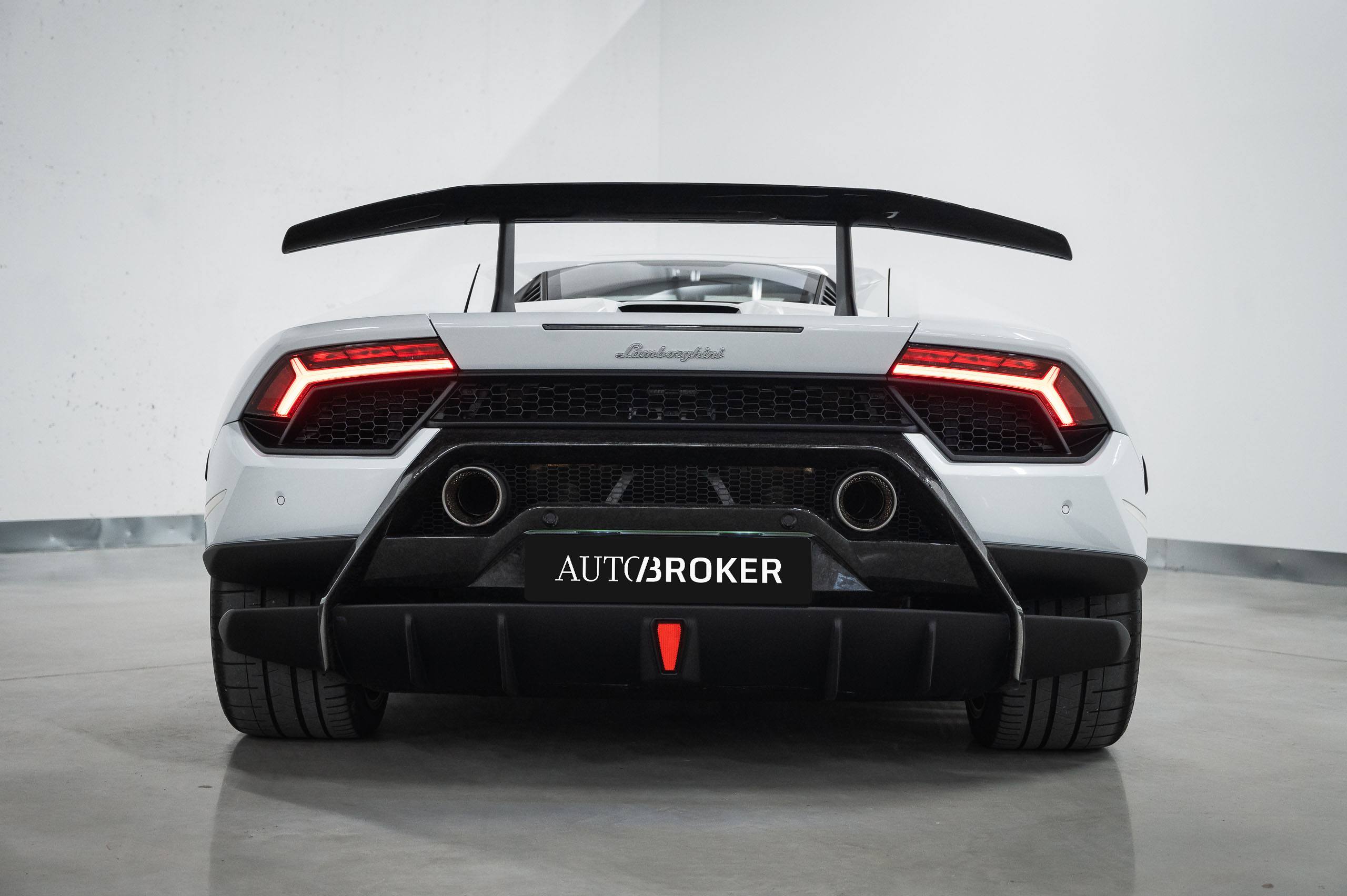 Lamborghini-H-Performante-White-12