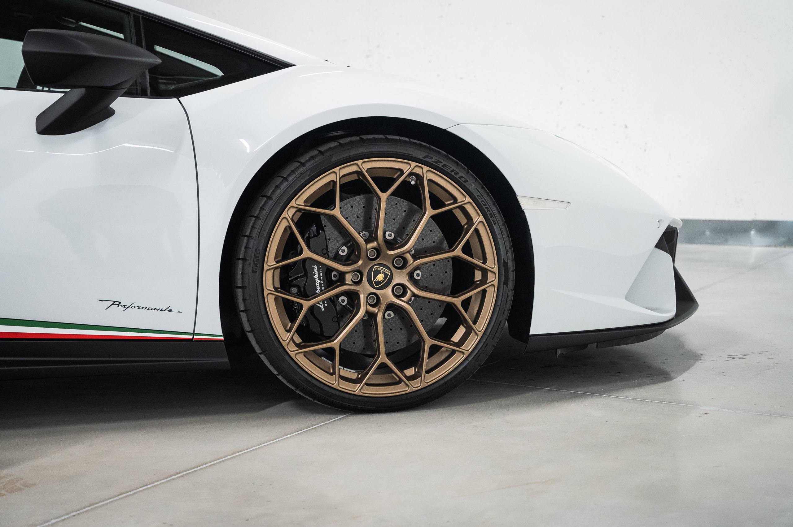 Lamborghini-H-Performante-White-18