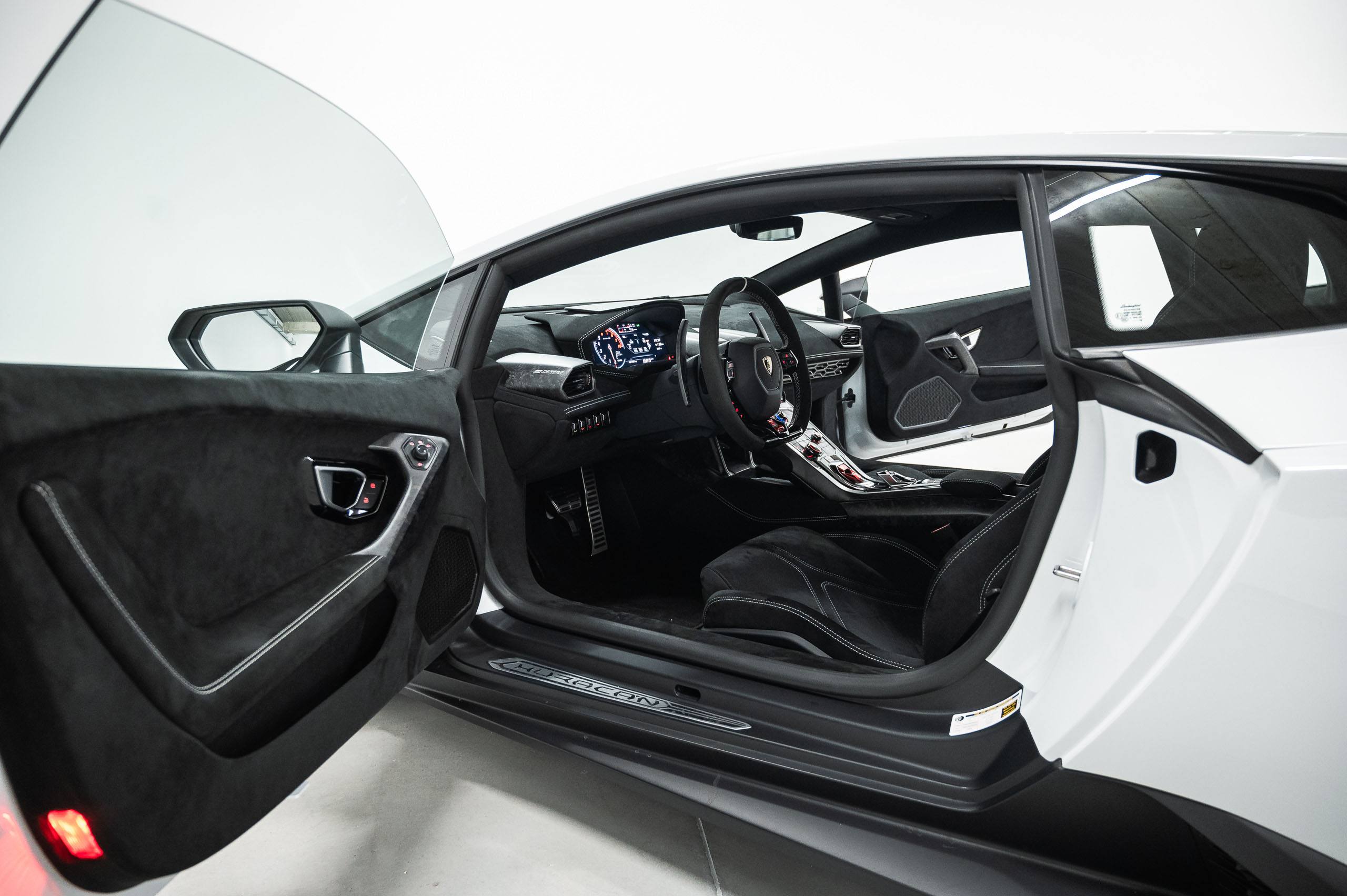 Lamborghini-H-Performante-White-20