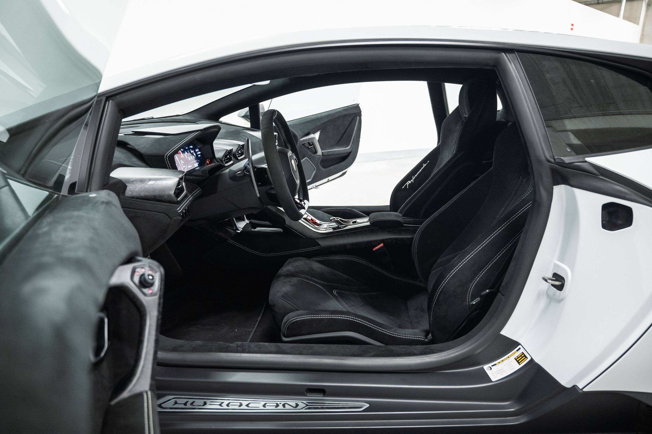 Lamborghini-H-Performante-White-22