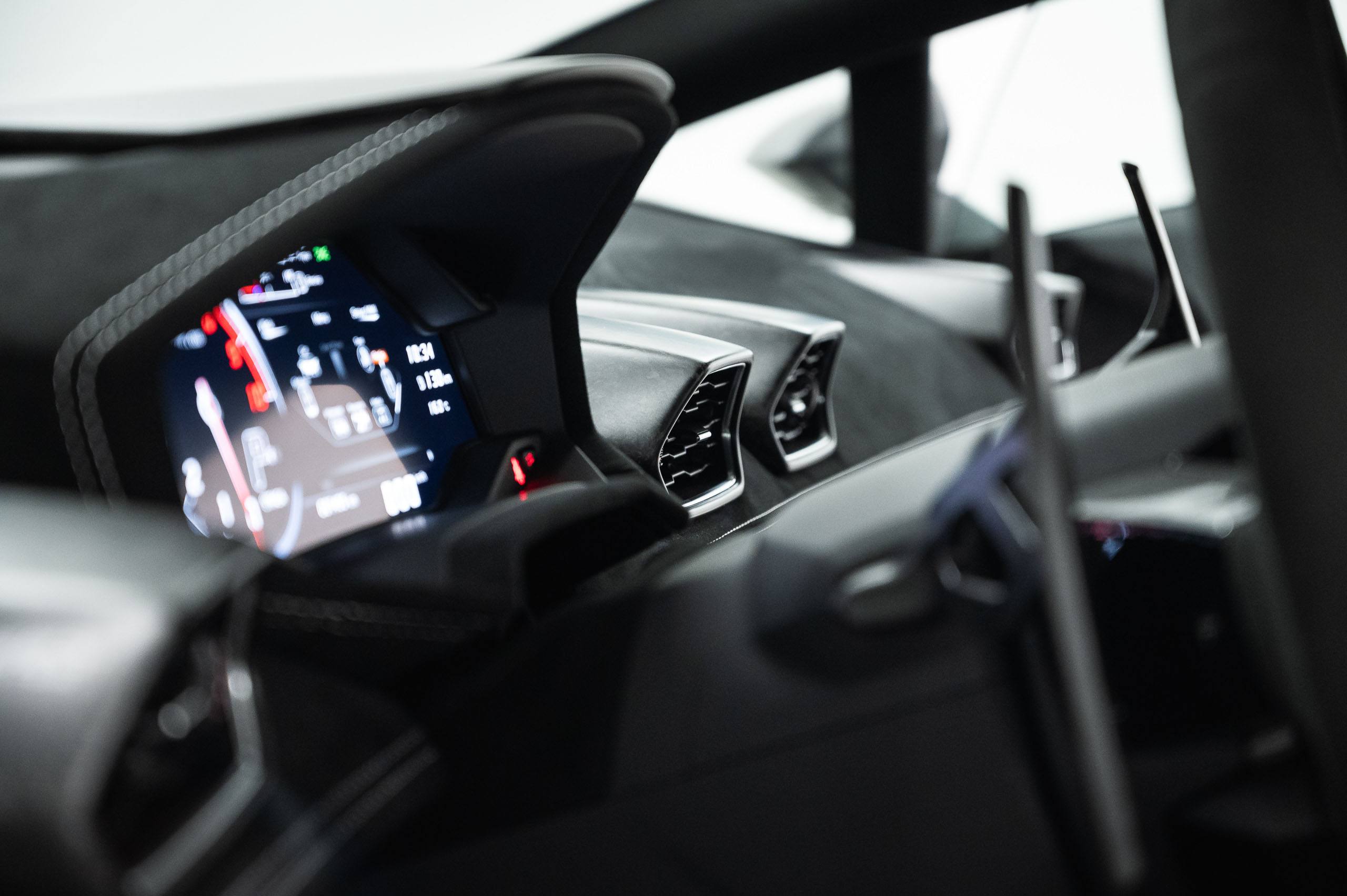Lamborghini-H-Performante-White-25