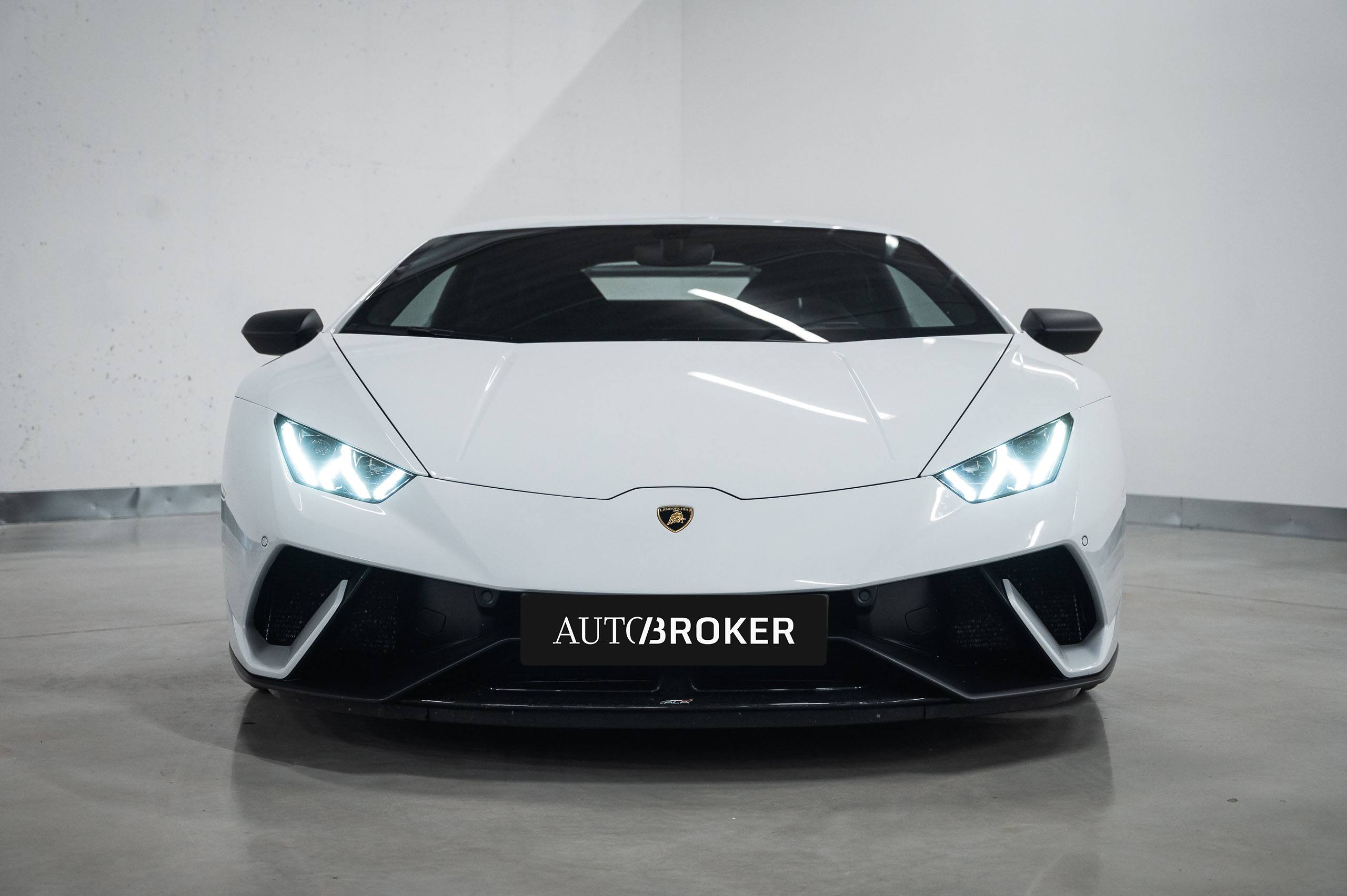 Lamborghini-H-Performante-White-3