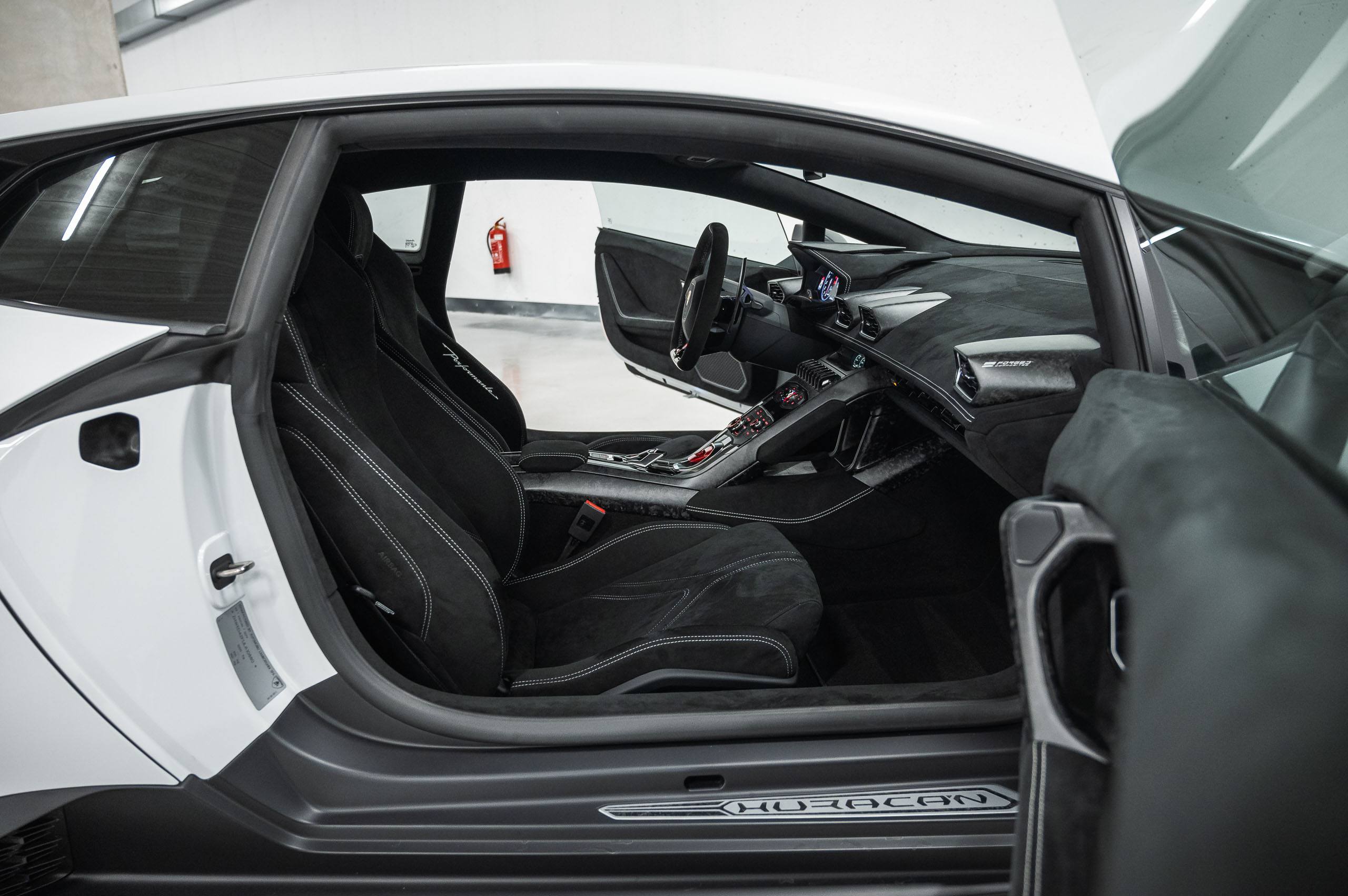 Lamborghini-H-Performante-White-30