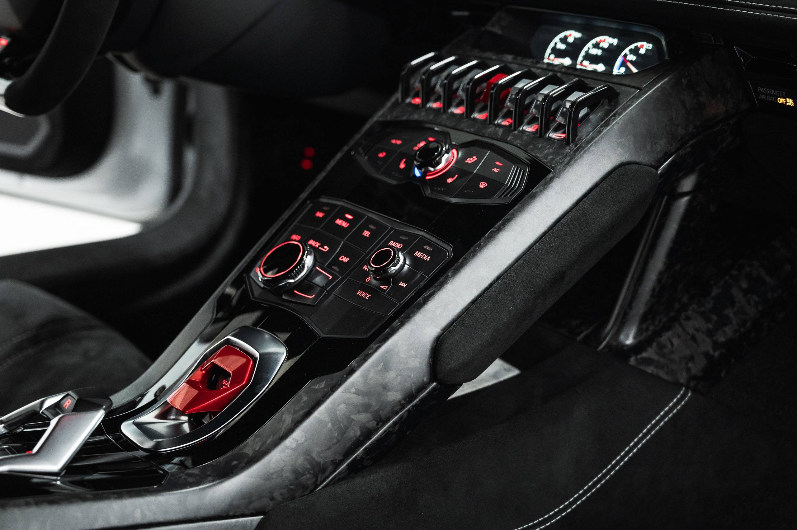 Lamborghini-H-Performante-White-32