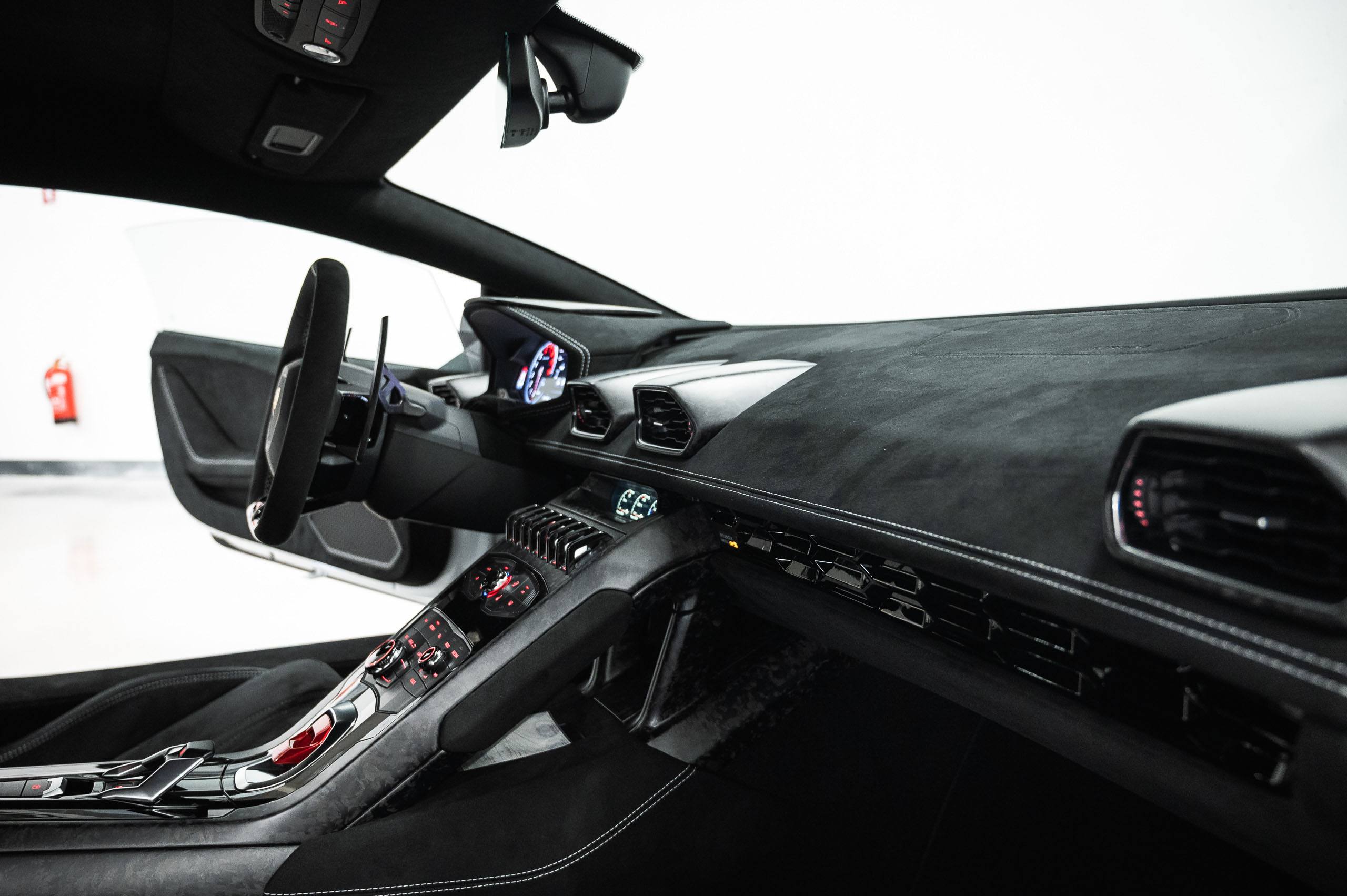 Lamborghini-H-Performante-White-34