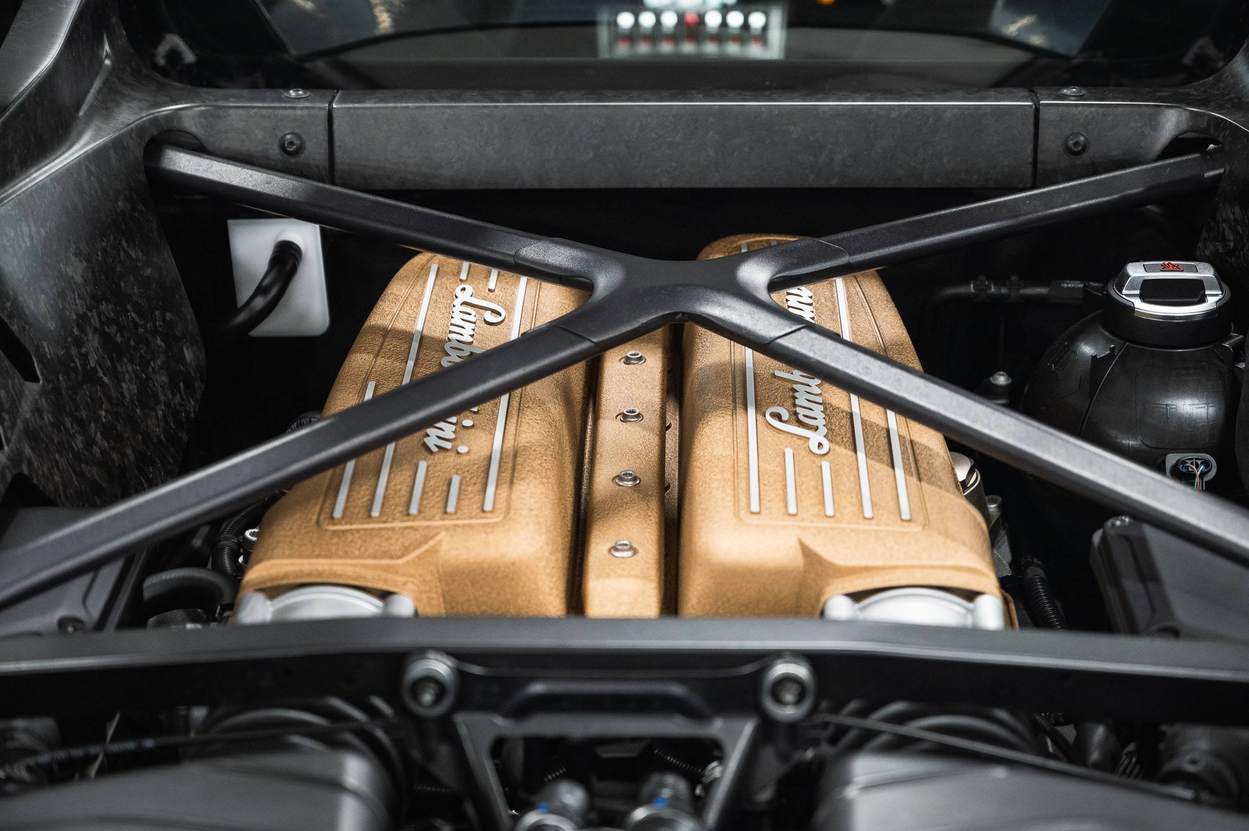 Lamborghini-H-Performante-White-43
