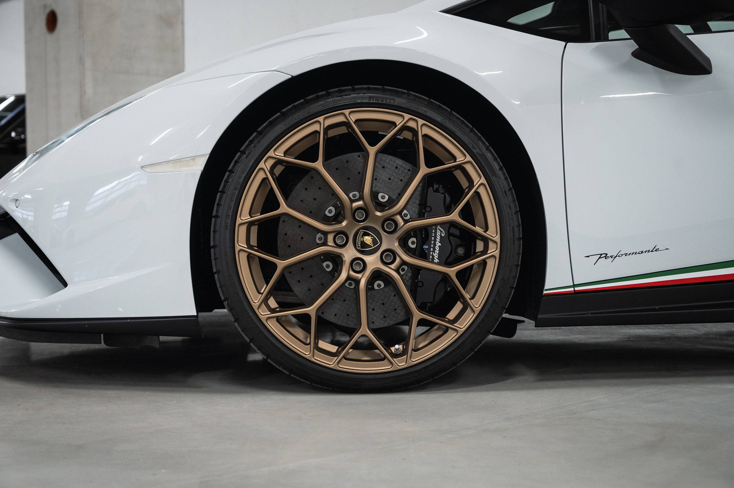 Lamborghini-H-Performante-White-7