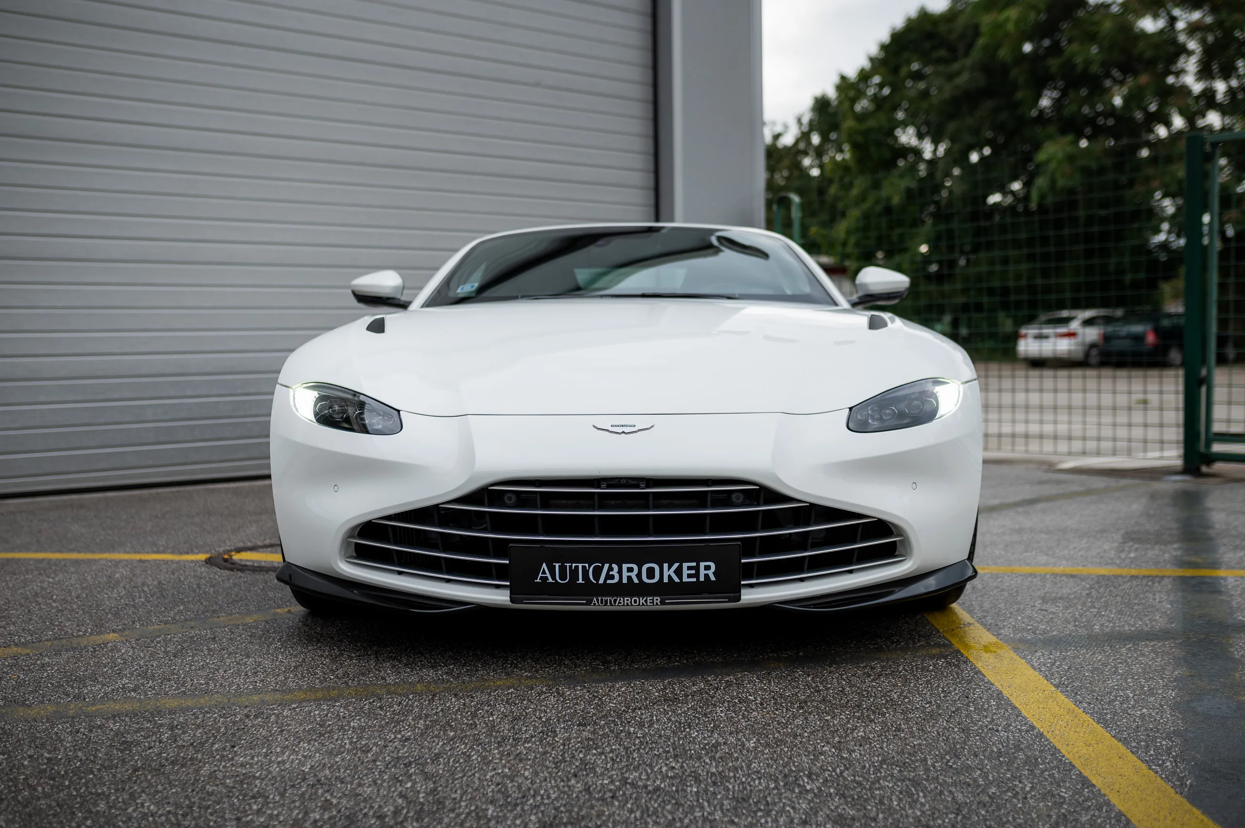 Aston-Martin-V8-Vantage-Roadster-02