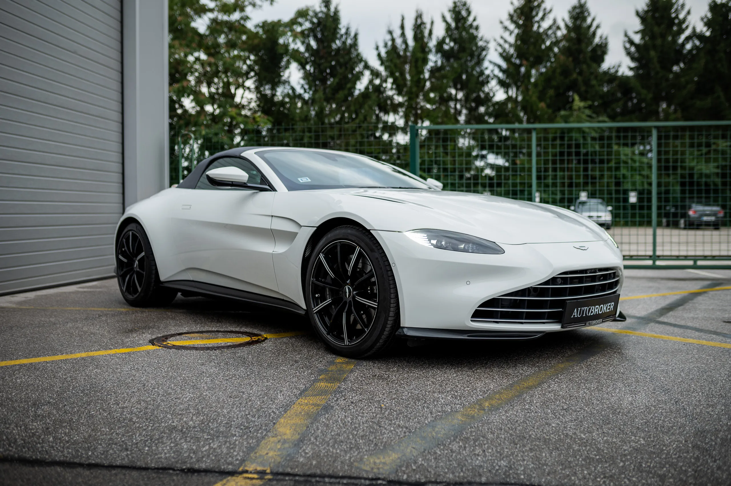 Aston-Martin-V8-Vantage-Roadster-03