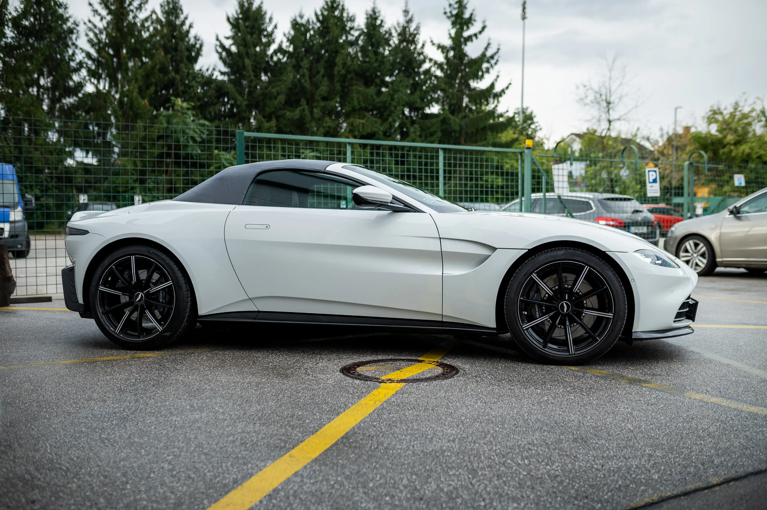 Aston-Martin-V8-Vantage-Roadster-04