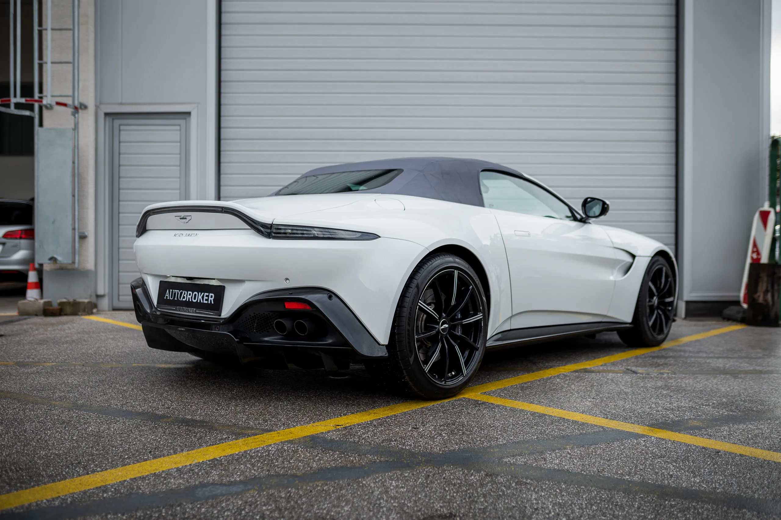 Aston-Martin-V8-Vantage-Roadster-05