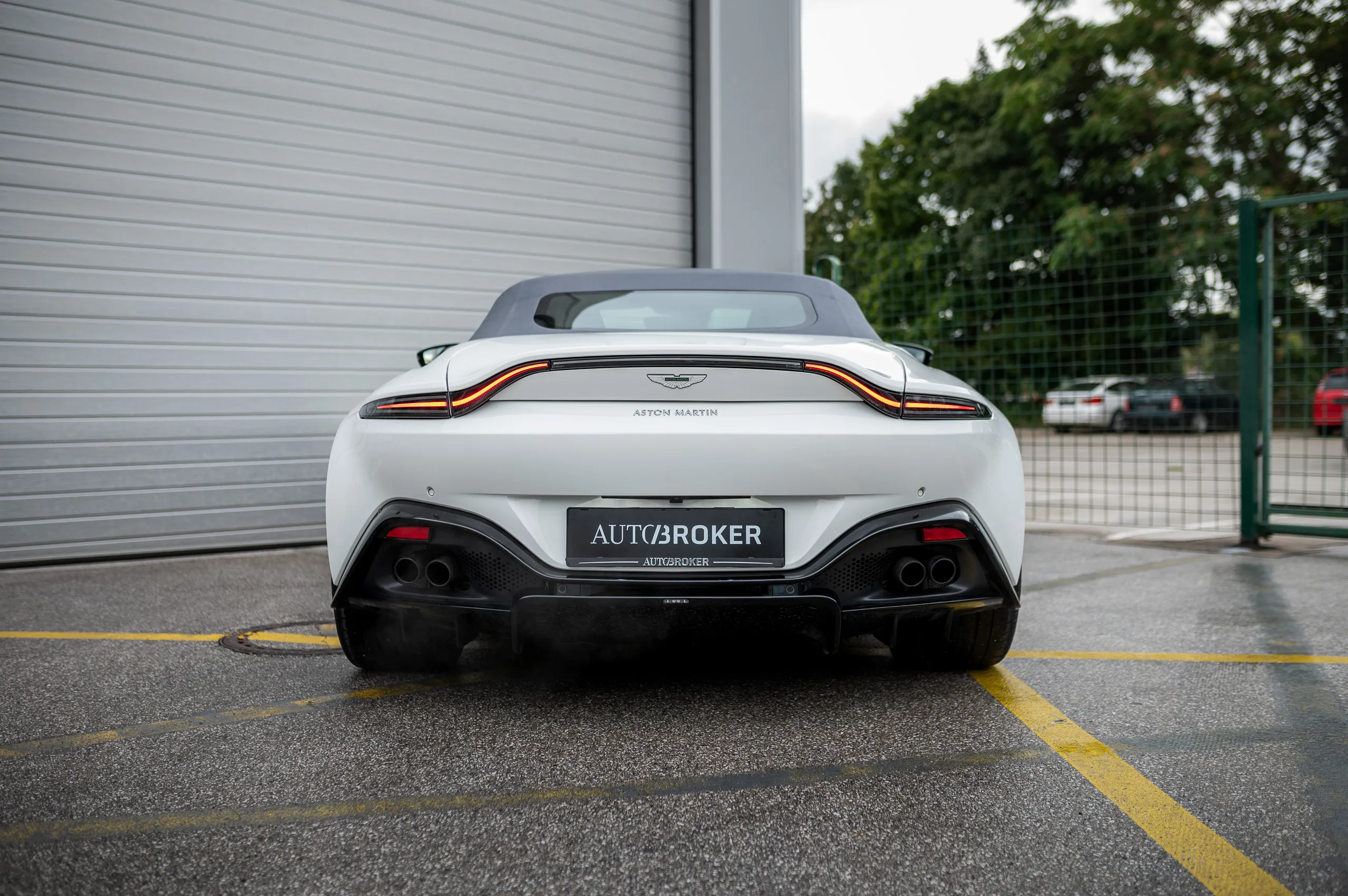 Aston-Martin-V8-Vantage-Roadster-06